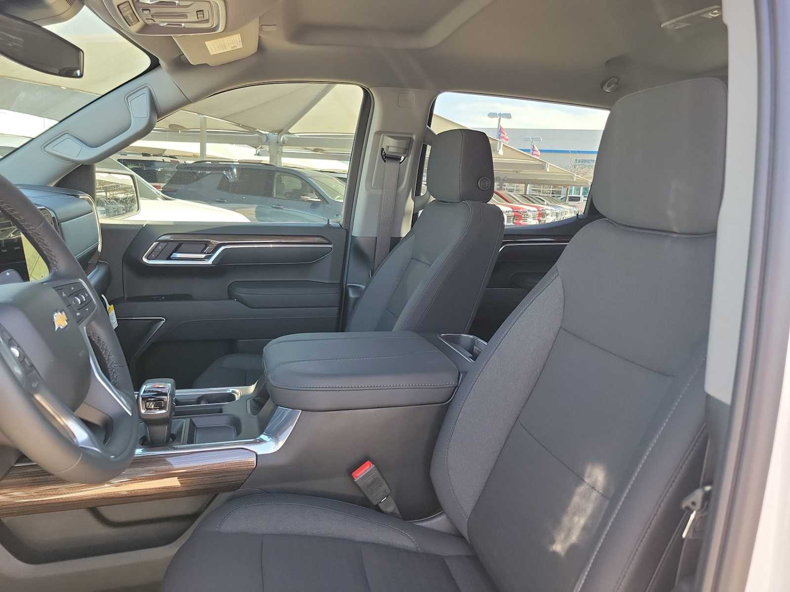 Thumbnail: 2026 Chevrolet Silverado 1500 - 7