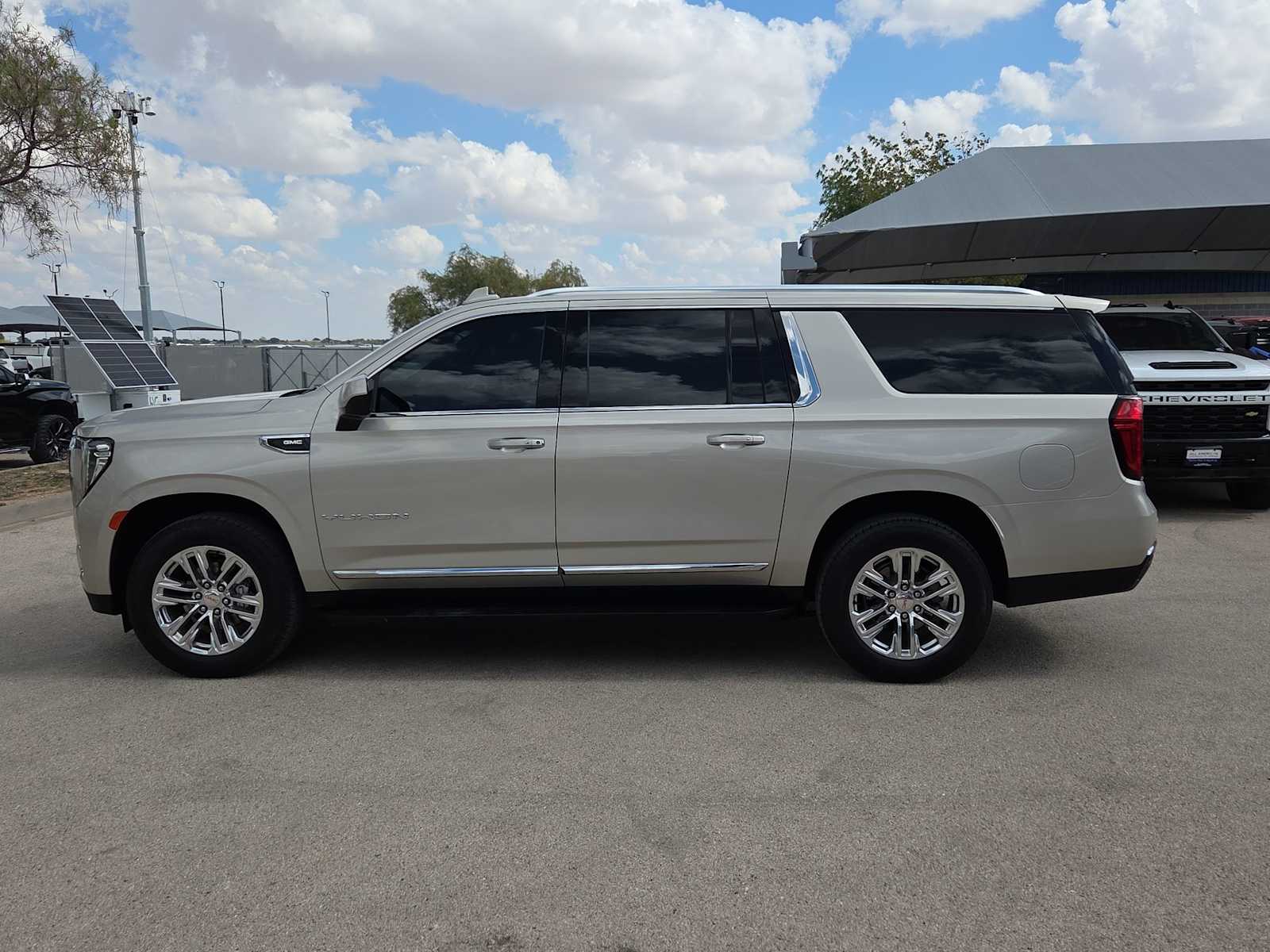 Thumbnail: 2023 GMC Yukon XL - 3
