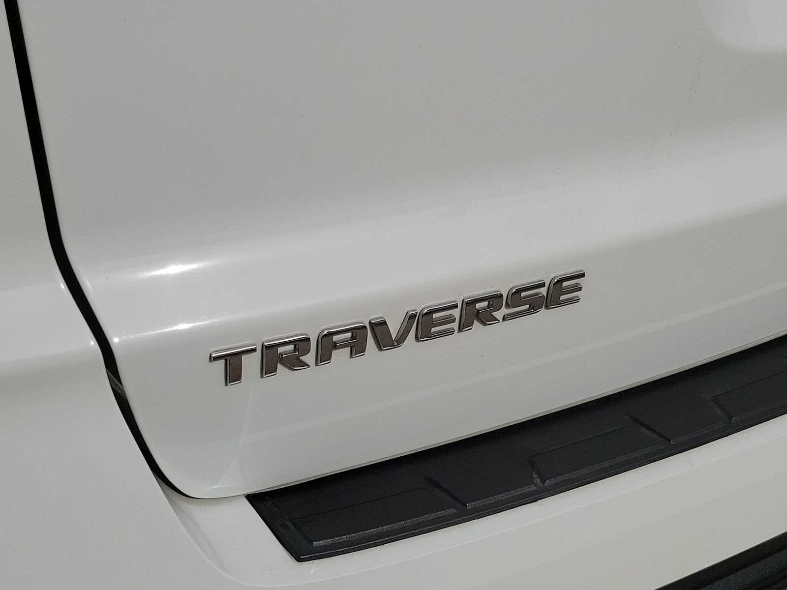 Thumbnail: 2017 Chevrolet Traverse - 11