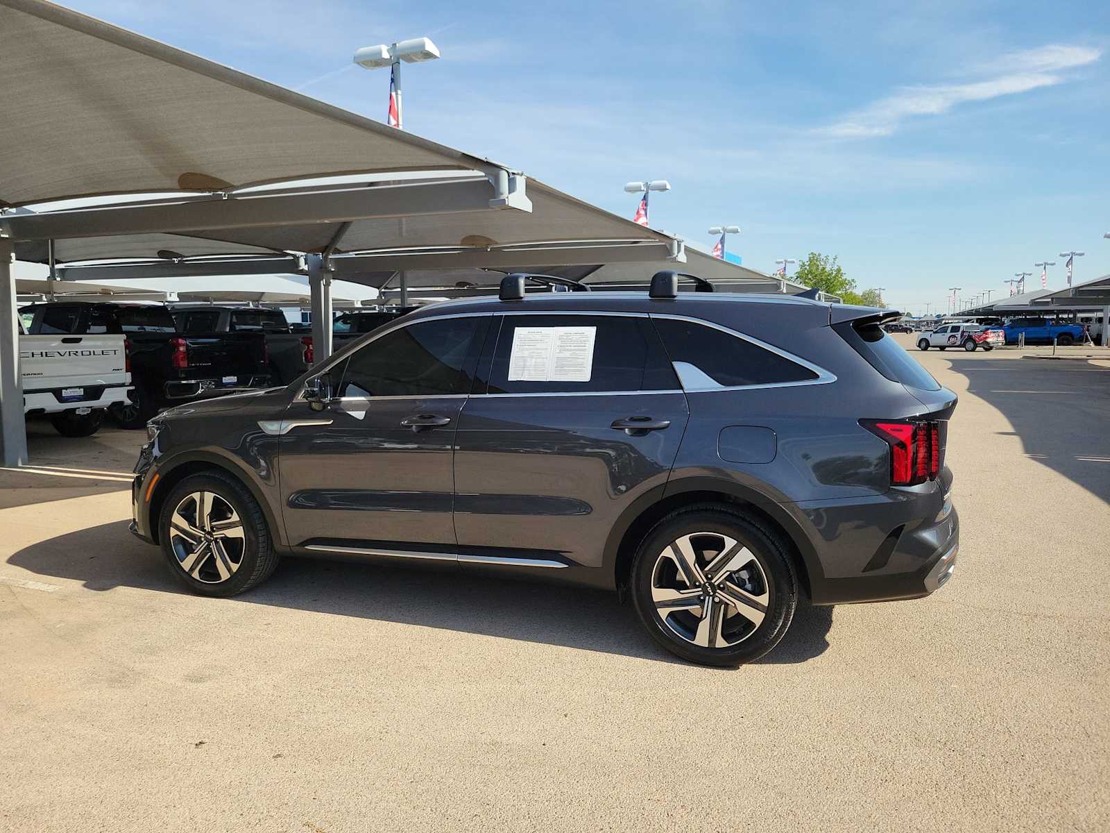 Thumbnail: 2023 Kia Sorento - 3