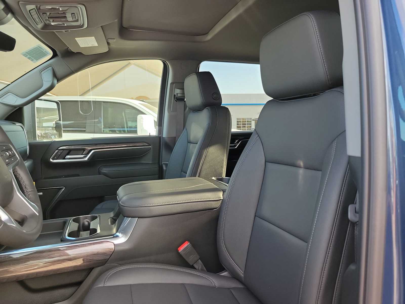 Thumbnail: 2026 Chevrolet Silverado 3500 - 11