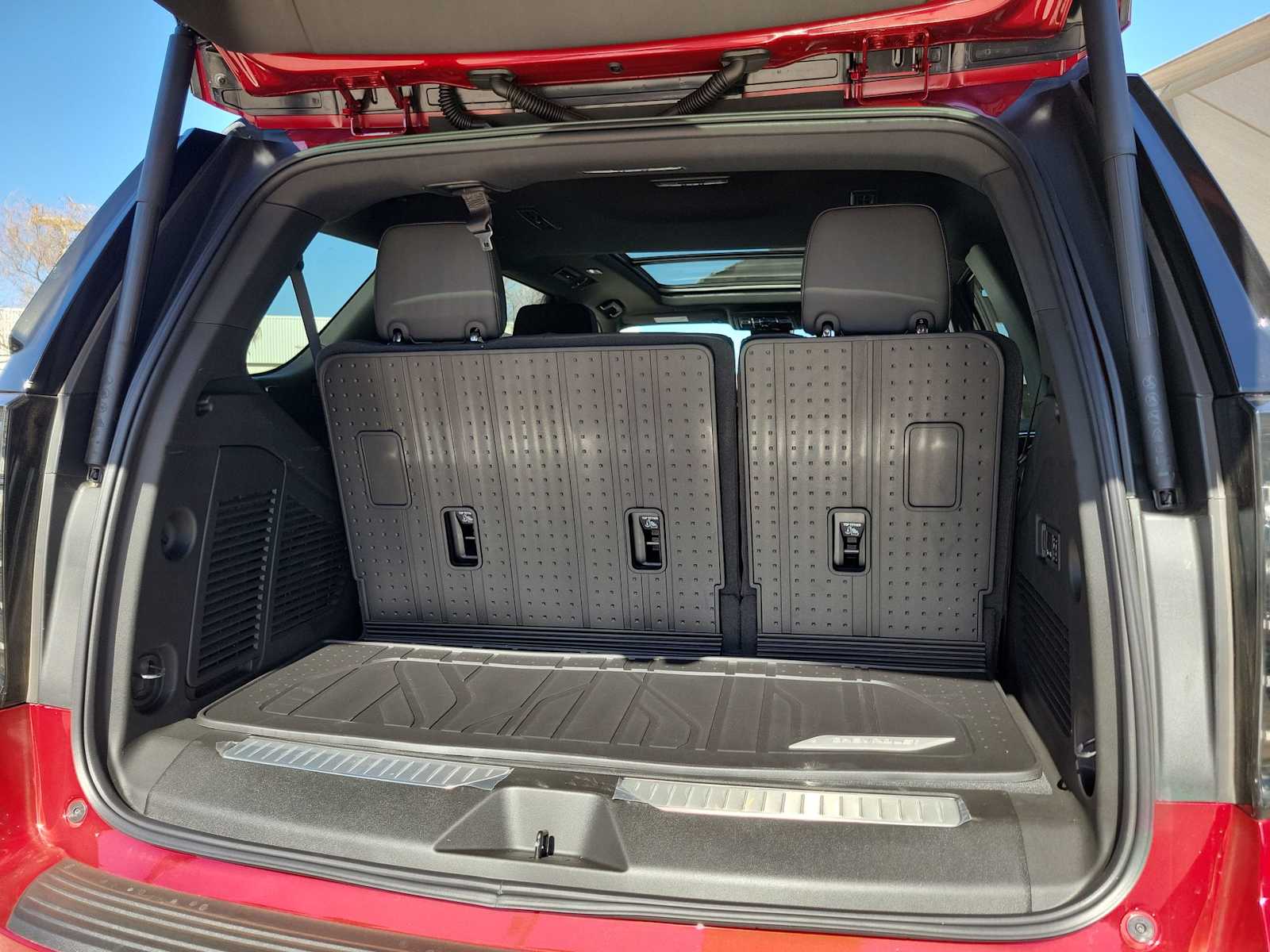 Thumbnail: 2026 Chevrolet Suburban - 19