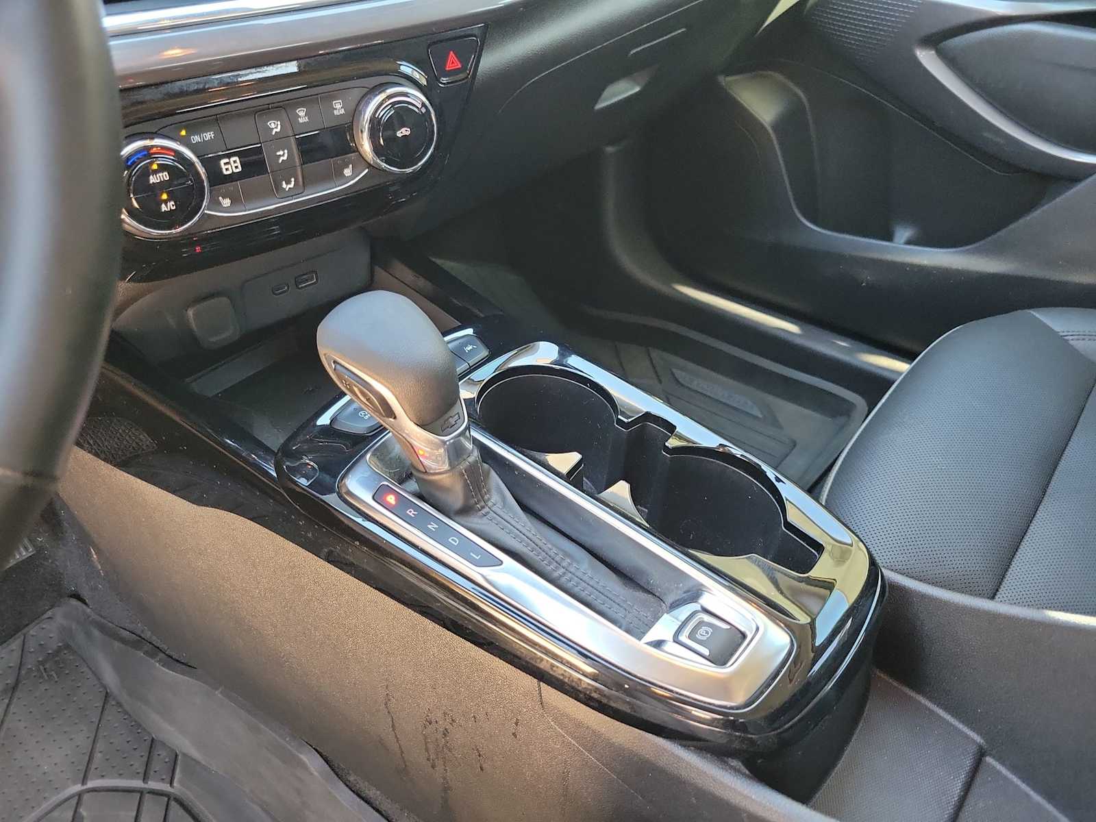 Thumbnail: 2024 Chevrolet Trax - 17