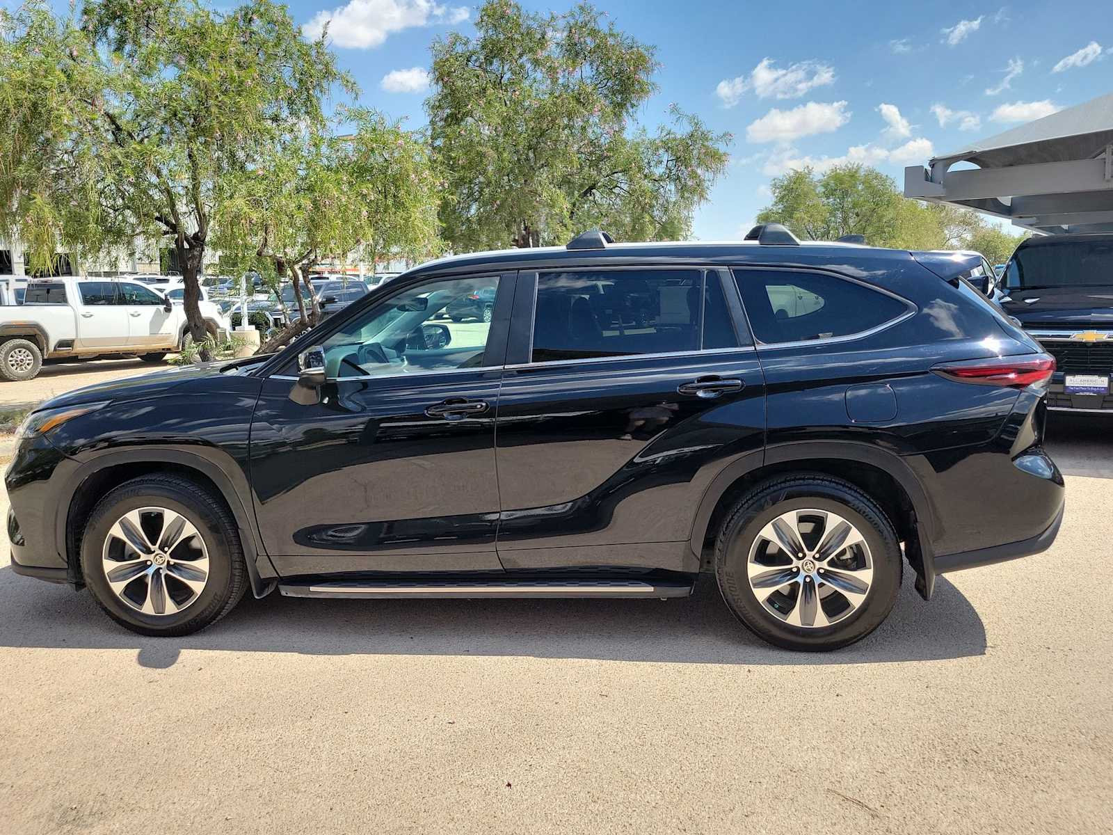 Thumbnail: 2024 Toyota Highlander - 3