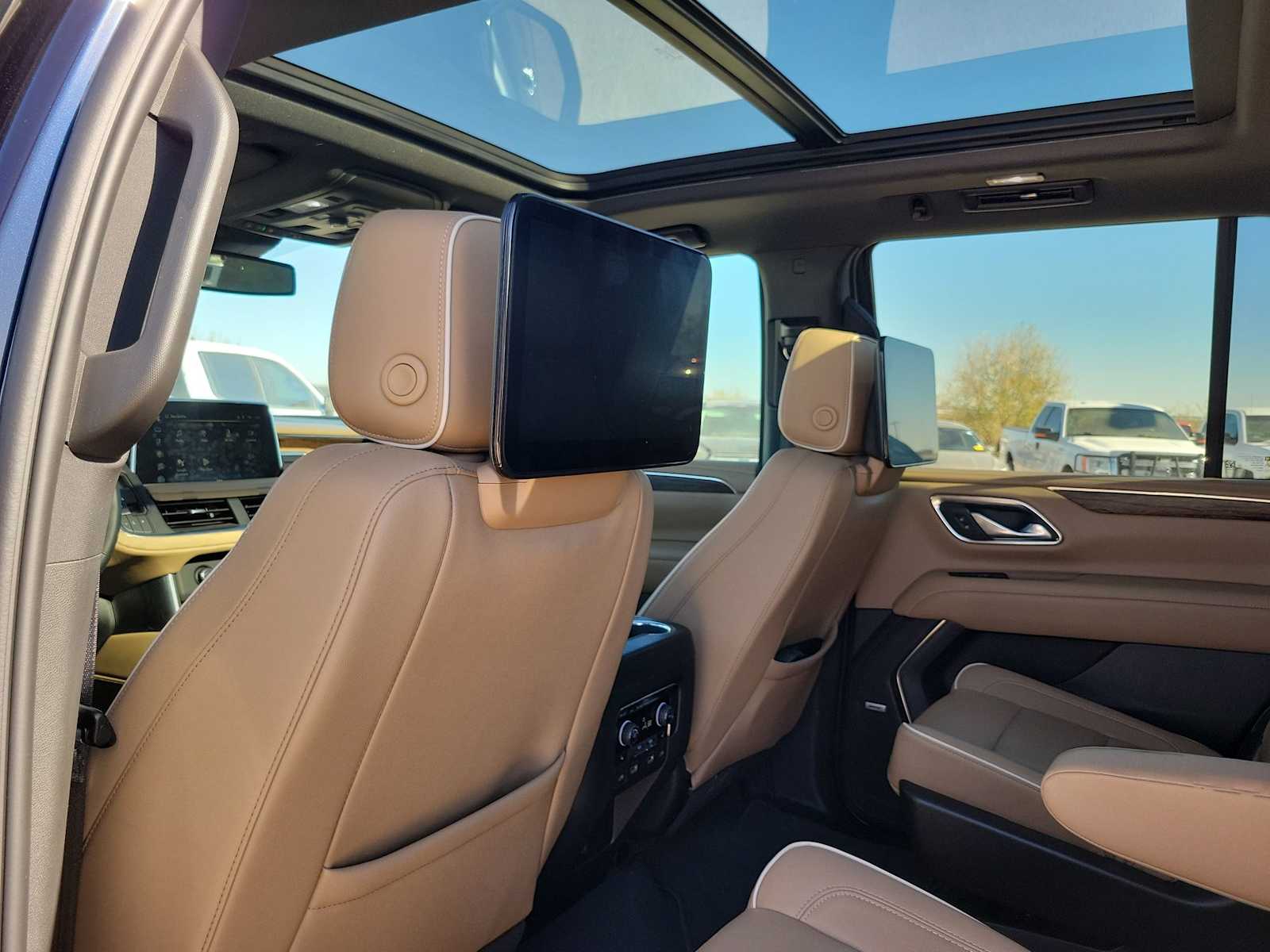 Thumbnail: 2023 Chevrolet Tahoe - 12