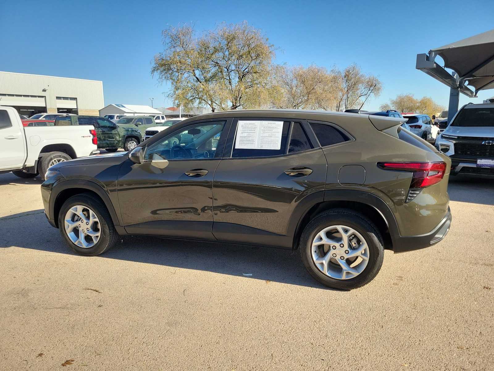 Thumbnail: 2024 Chevrolet Trax - 3