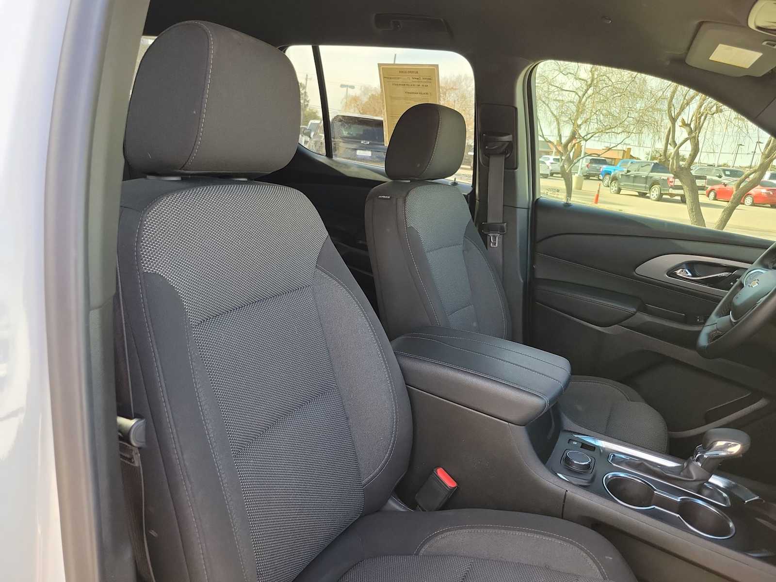 Thumbnail: 2023 Chevrolet Traverse - 14