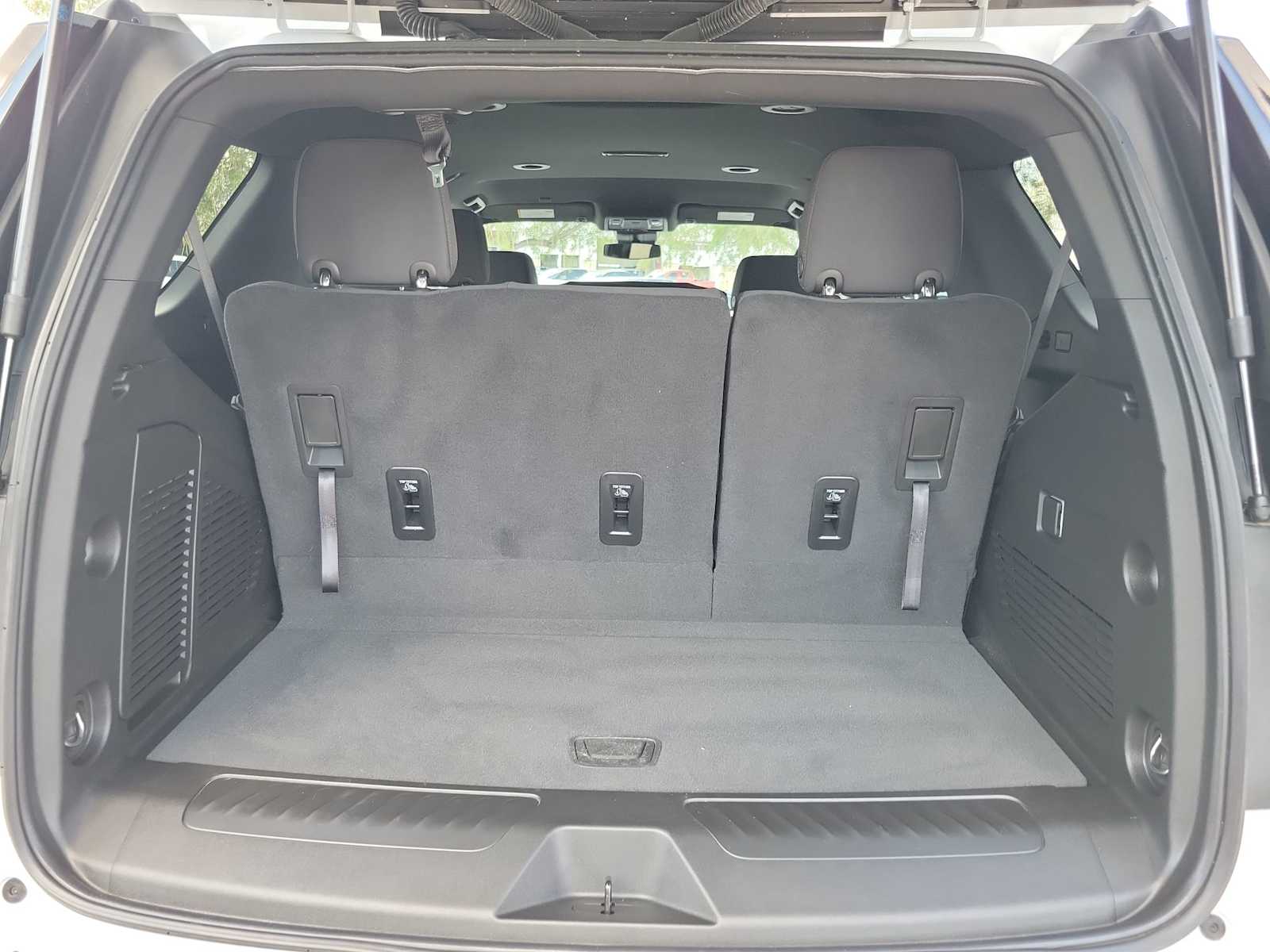 Thumbnail: 2024 Chevrolet Tahoe - 19