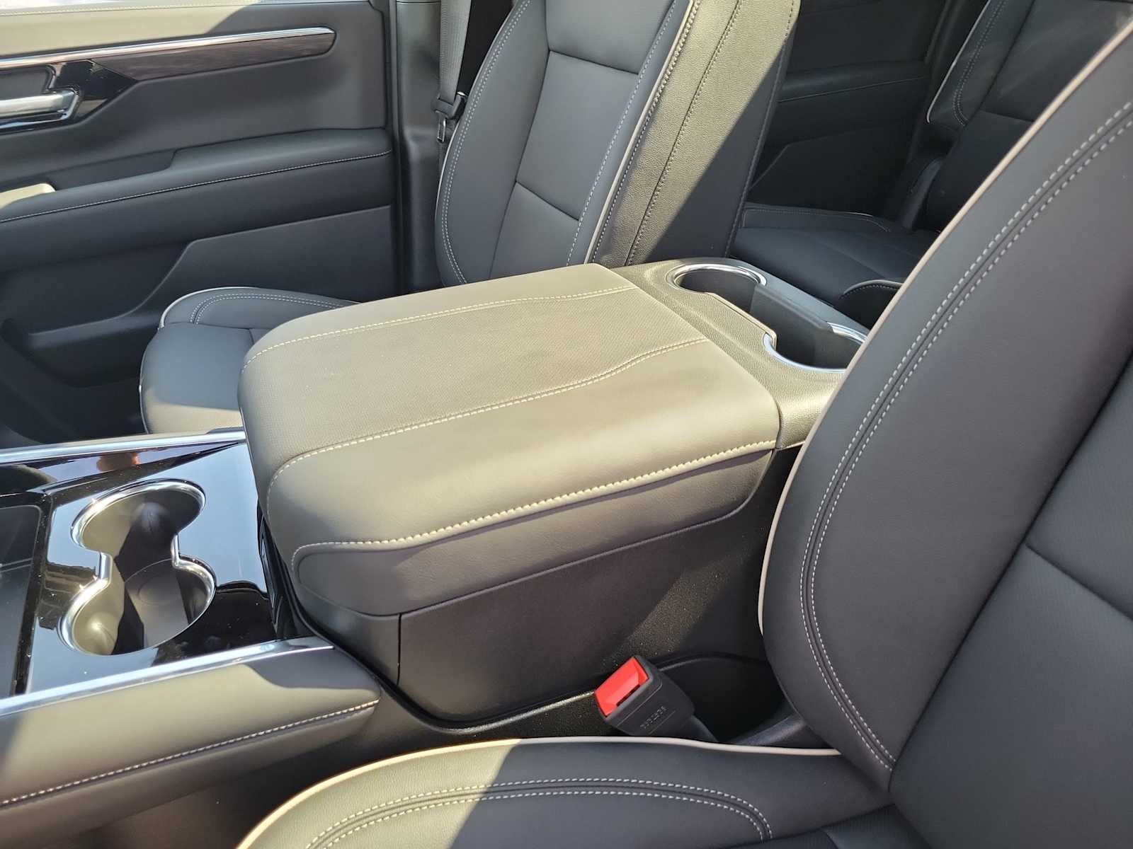 Thumbnail: 2026 Chevrolet Suburban - 16