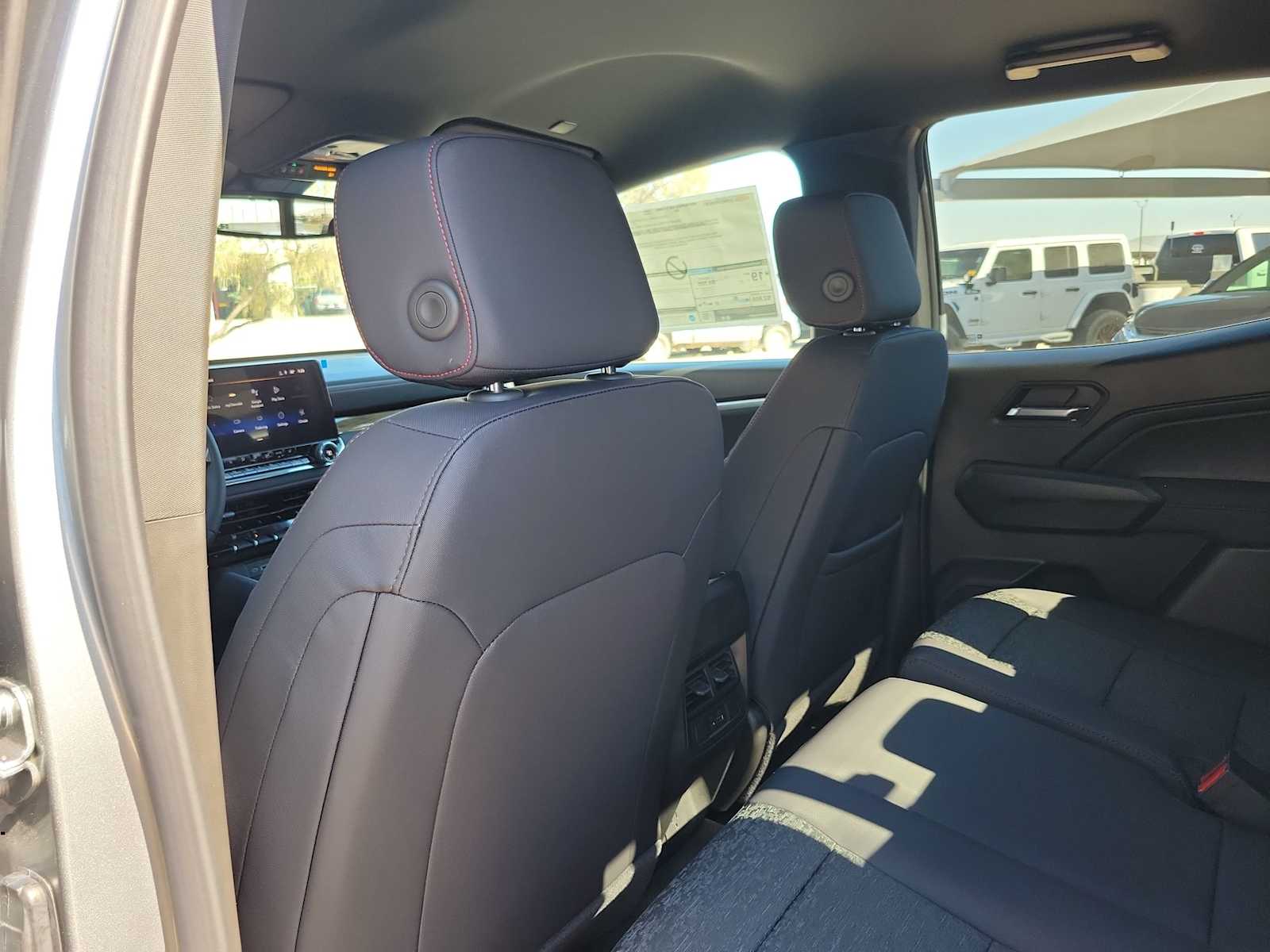 Thumbnail: 2026 Chevrolet Colorado - 12