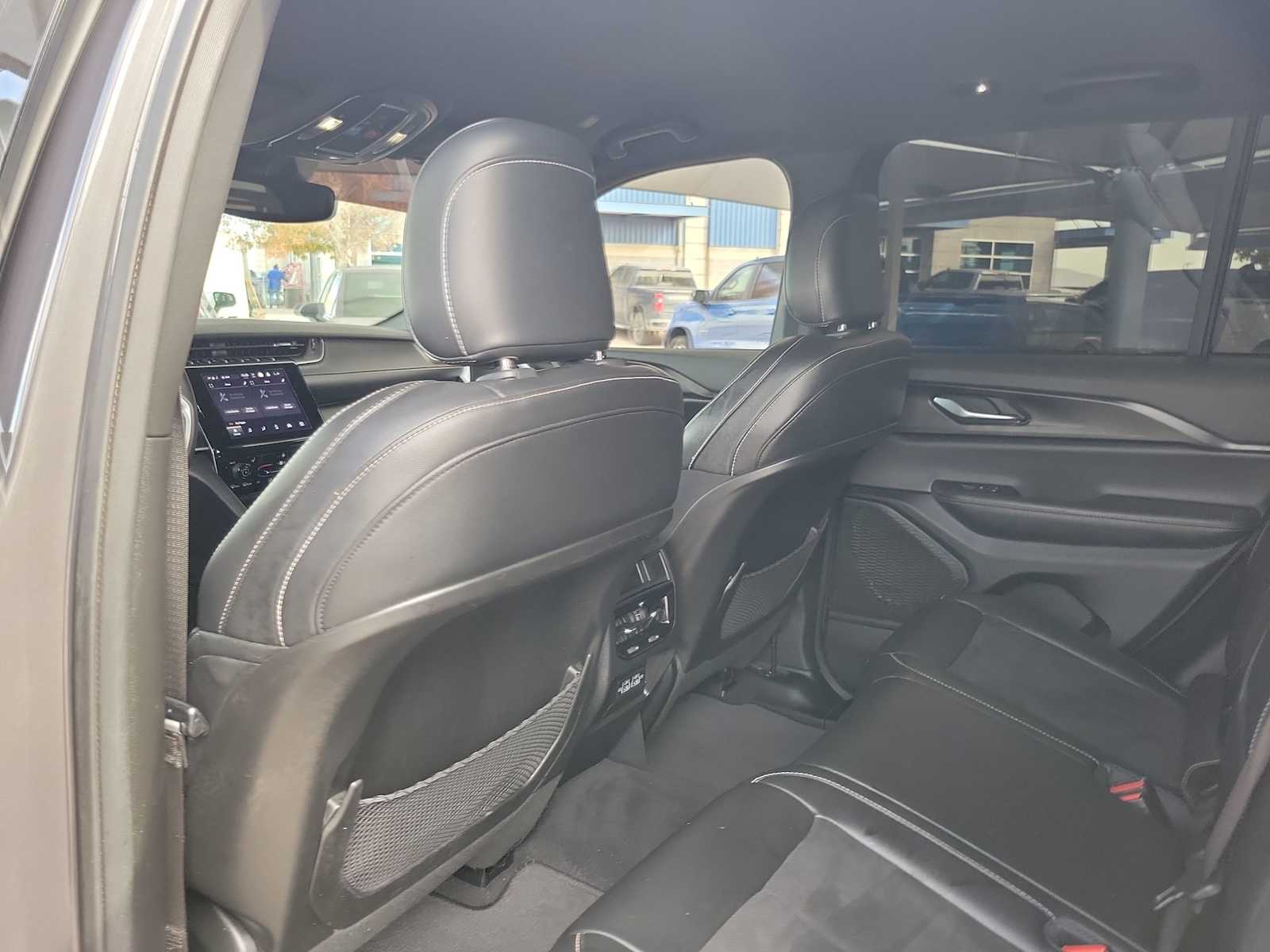 Thumbnail: 2023 Jeep Grand Cherokee - 12