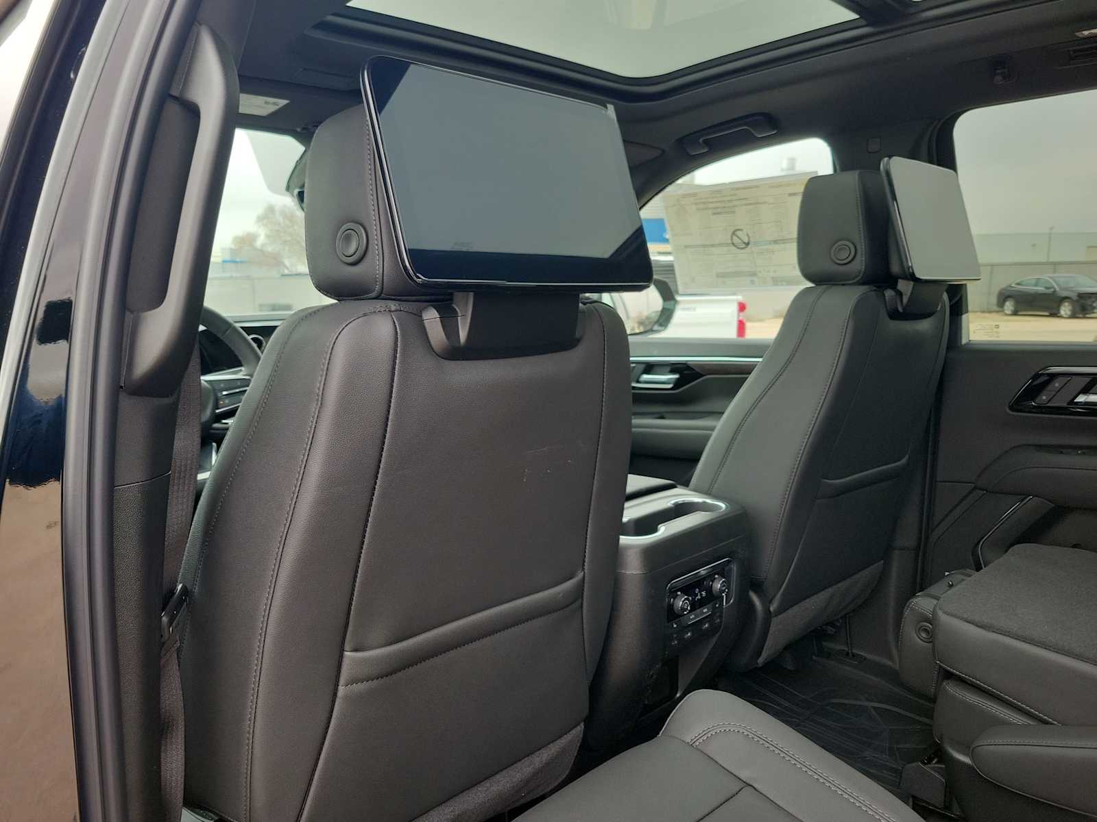 Thumbnail: 2026 Chevrolet Suburban - 8