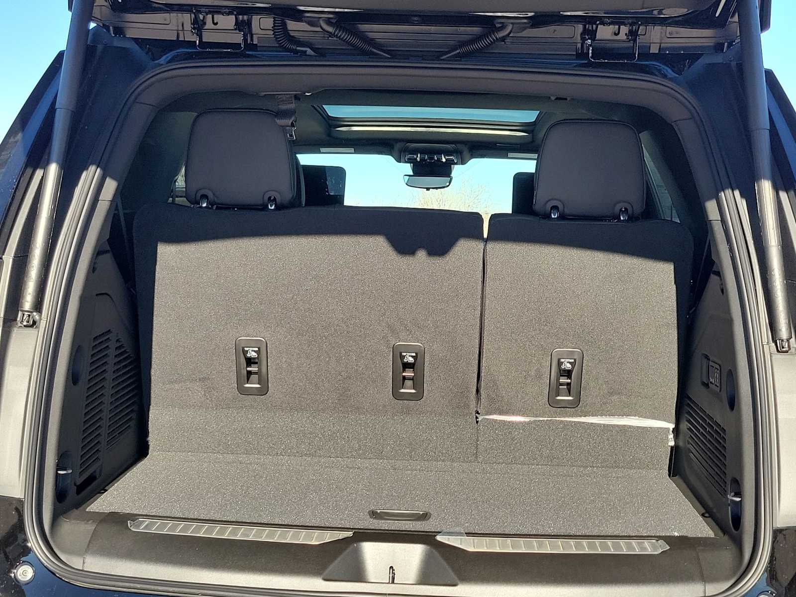 Thumbnail: 2026 Chevrolet Tahoe - 15