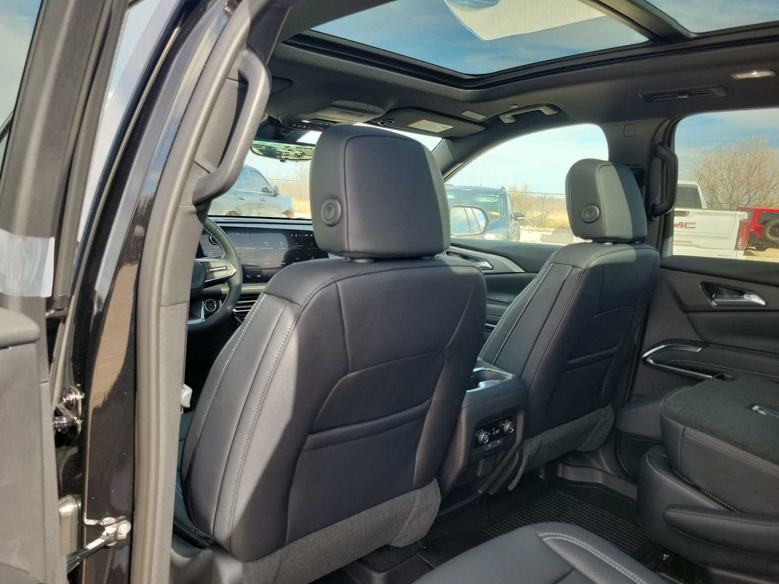 Thumbnail: 2026 Chevrolet Traverse - 8