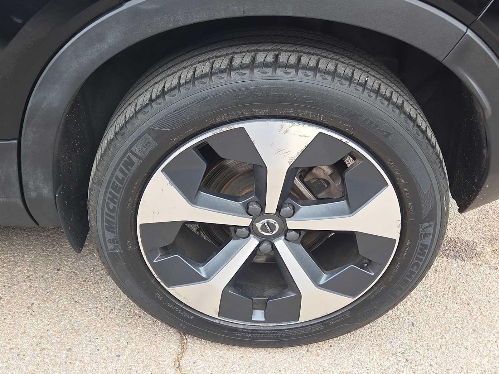 Thumbnail: 2023 Volvo XC40 - 8