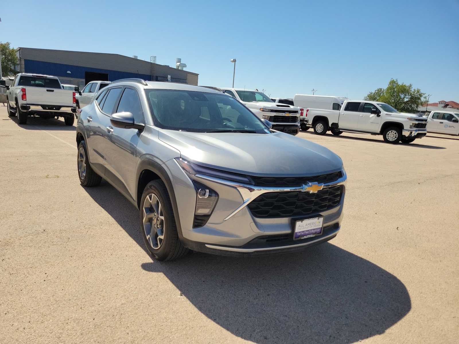 Thumbnail: 2025 Chevrolet Trax - 2