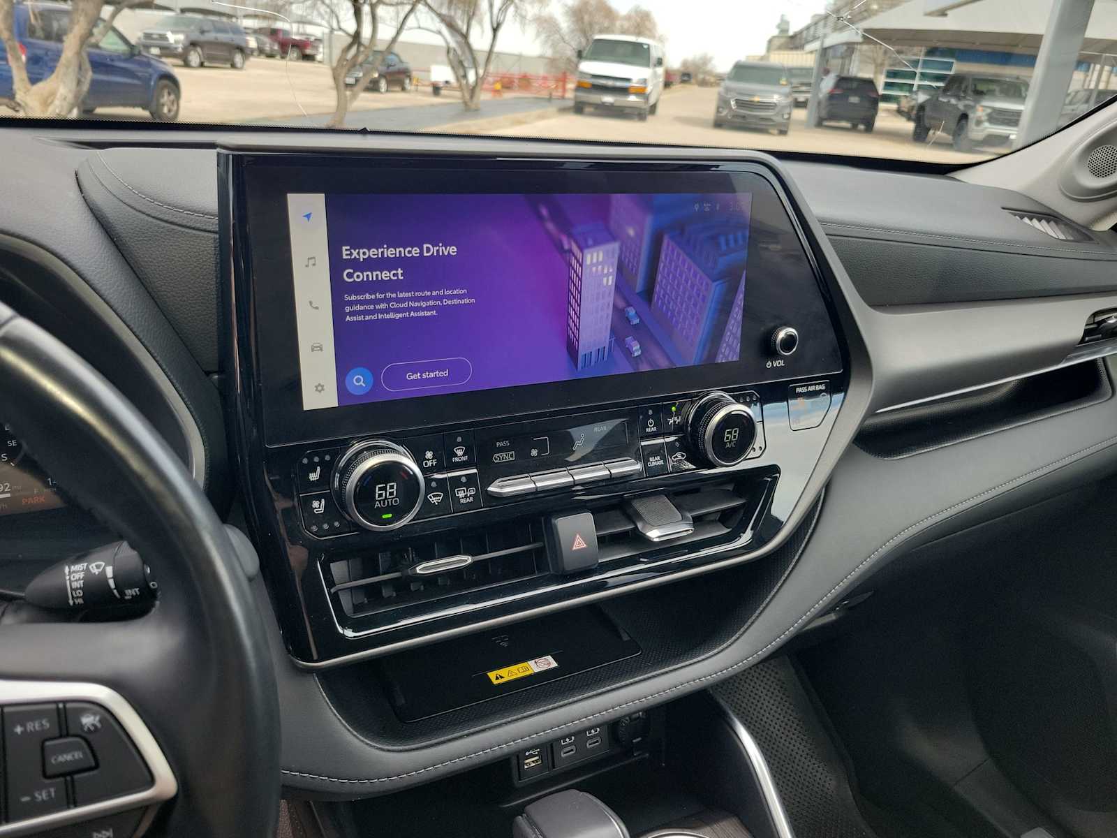 Thumbnail: 2023 Toyota Highlander - 16