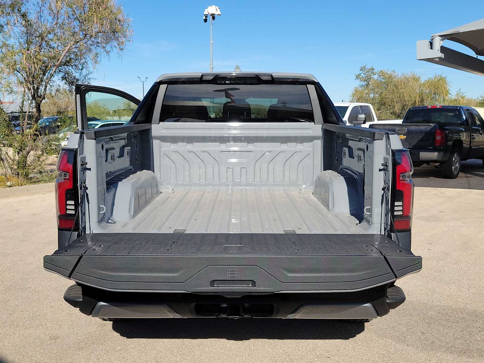 Thumbnail: 2025 Chevrolet Silverado EV - 19