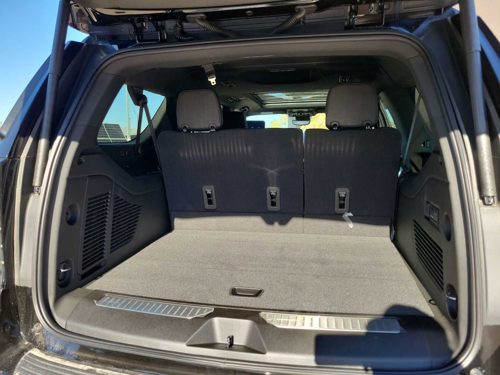 Thumbnail: 2026 Chevrolet Suburban - 19