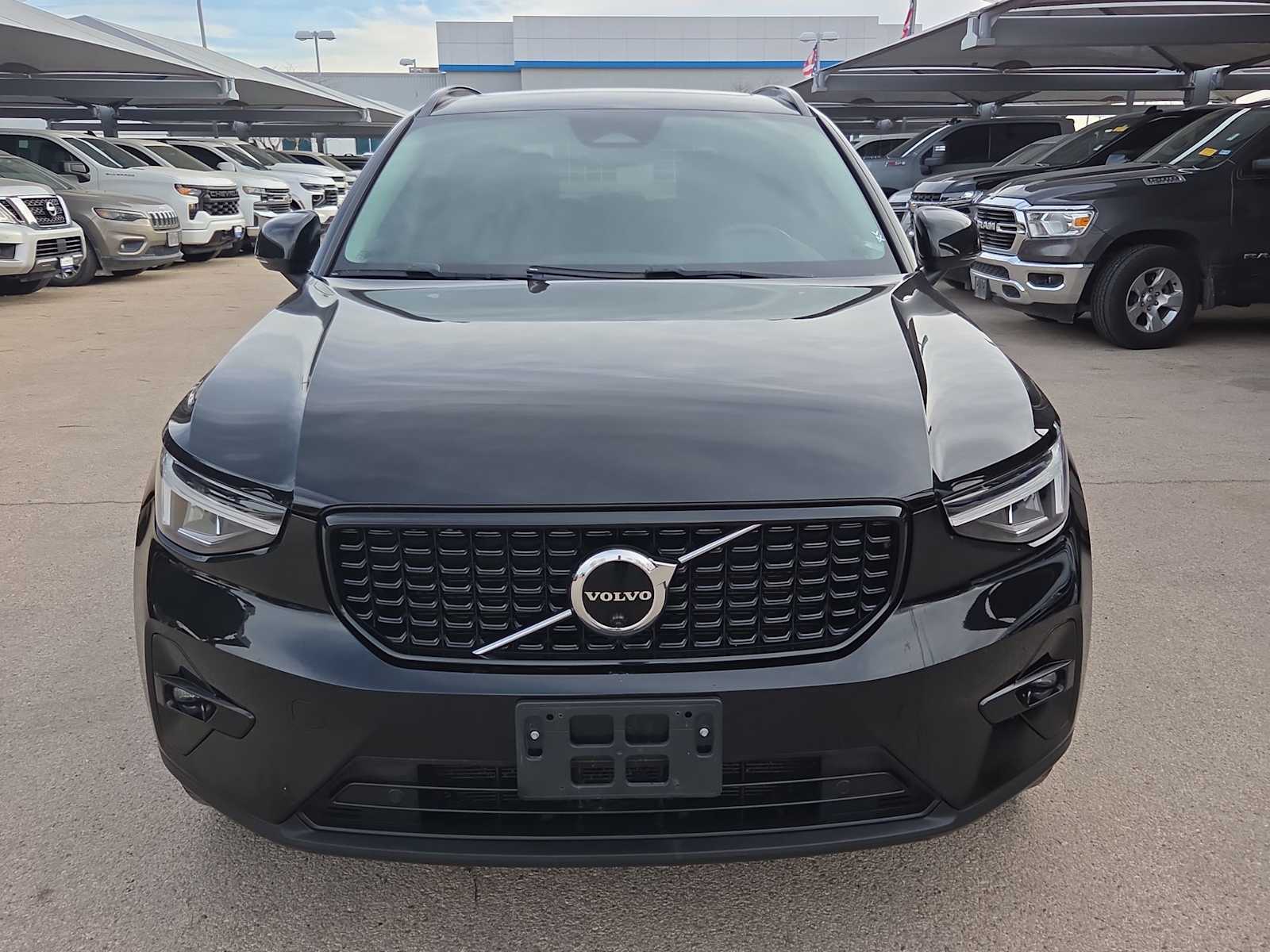 Thumbnail: 2023 Volvo XC40 - 6