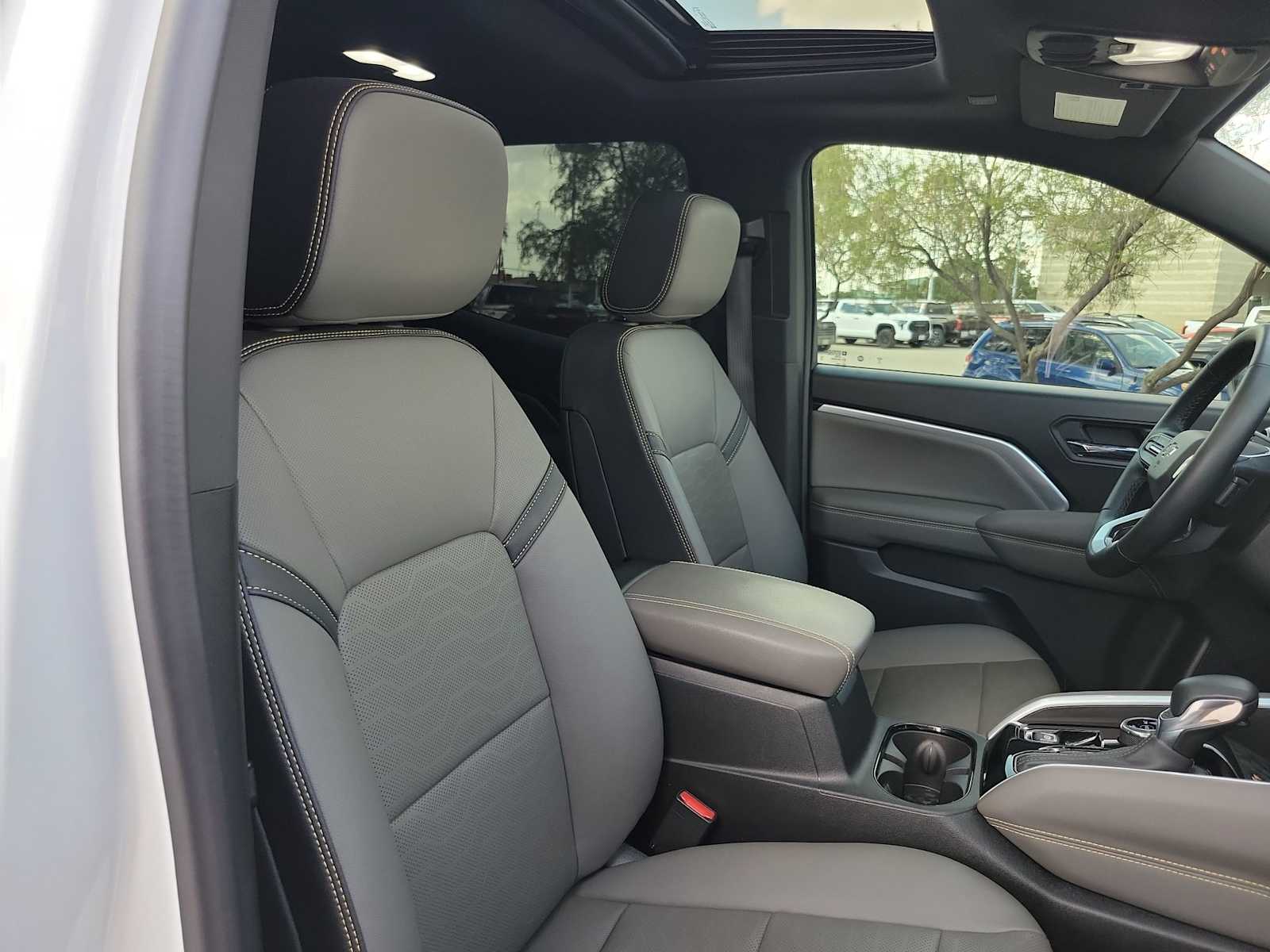 Thumbnail: 2023 Chevrolet Colorado - 14