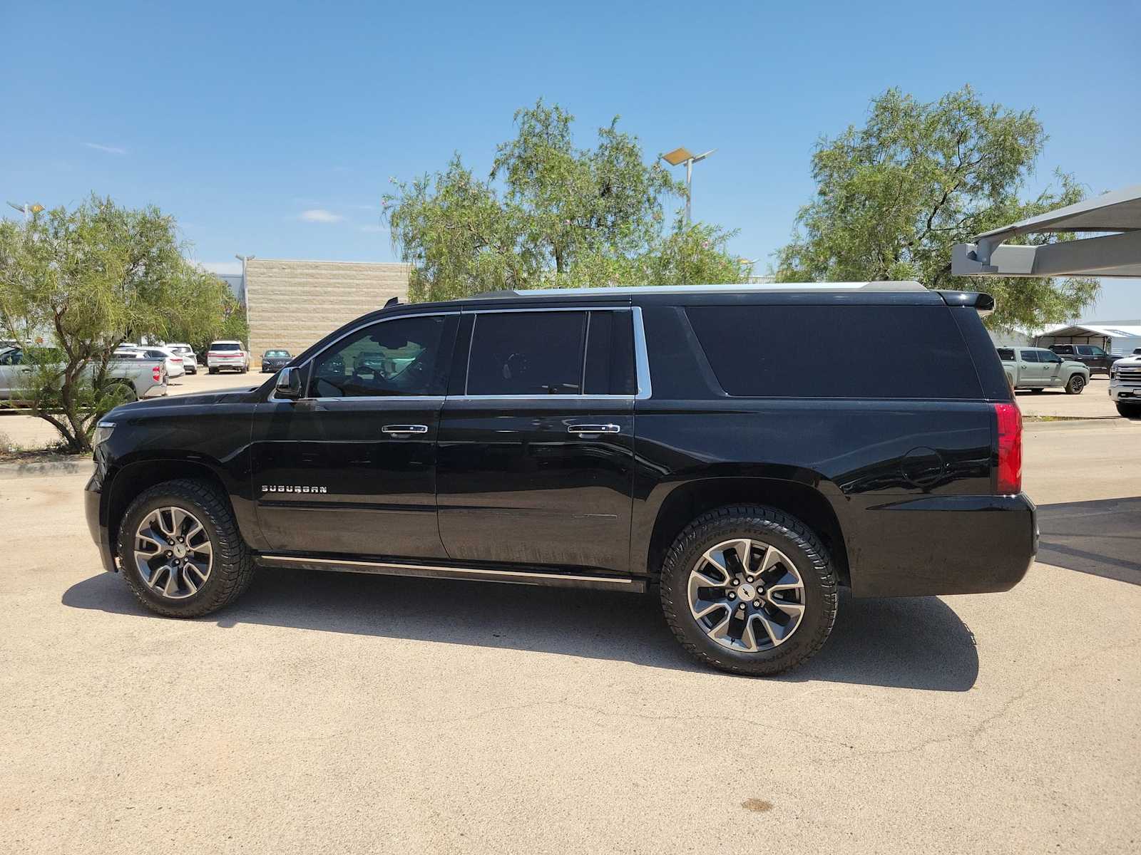 Thumbnail: 2017 Chevrolet Suburban - 3