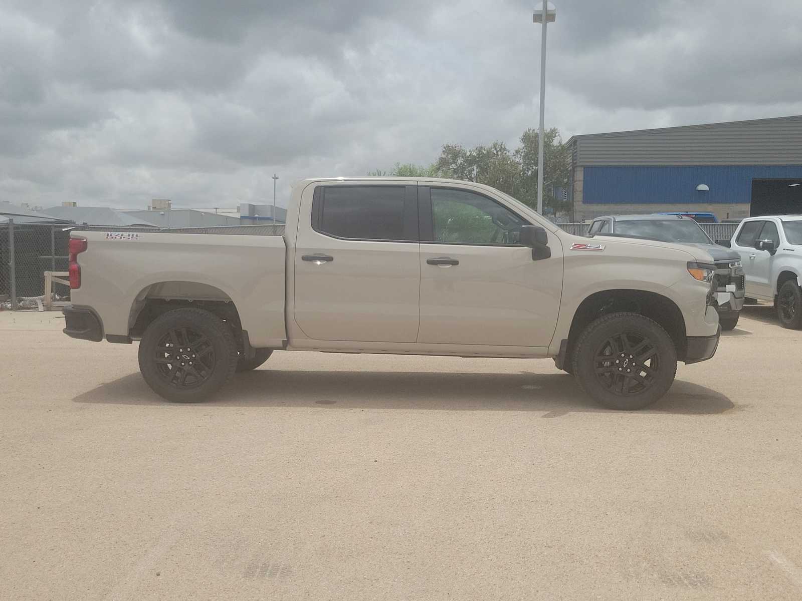 Thumbnail: 2026 Chevrolet Silverado 1500 - 9