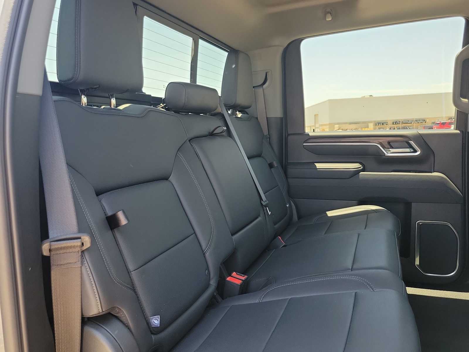 Thumbnail: 2025 GMC Sierra 2500 - 17