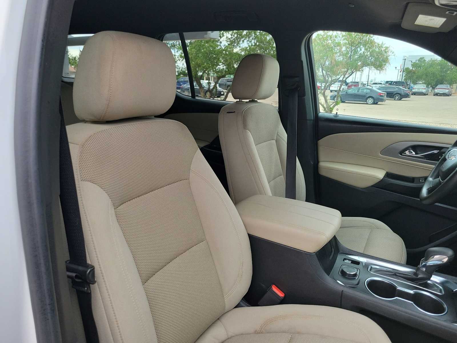 Thumbnail: 2022 Chevrolet Traverse - 18