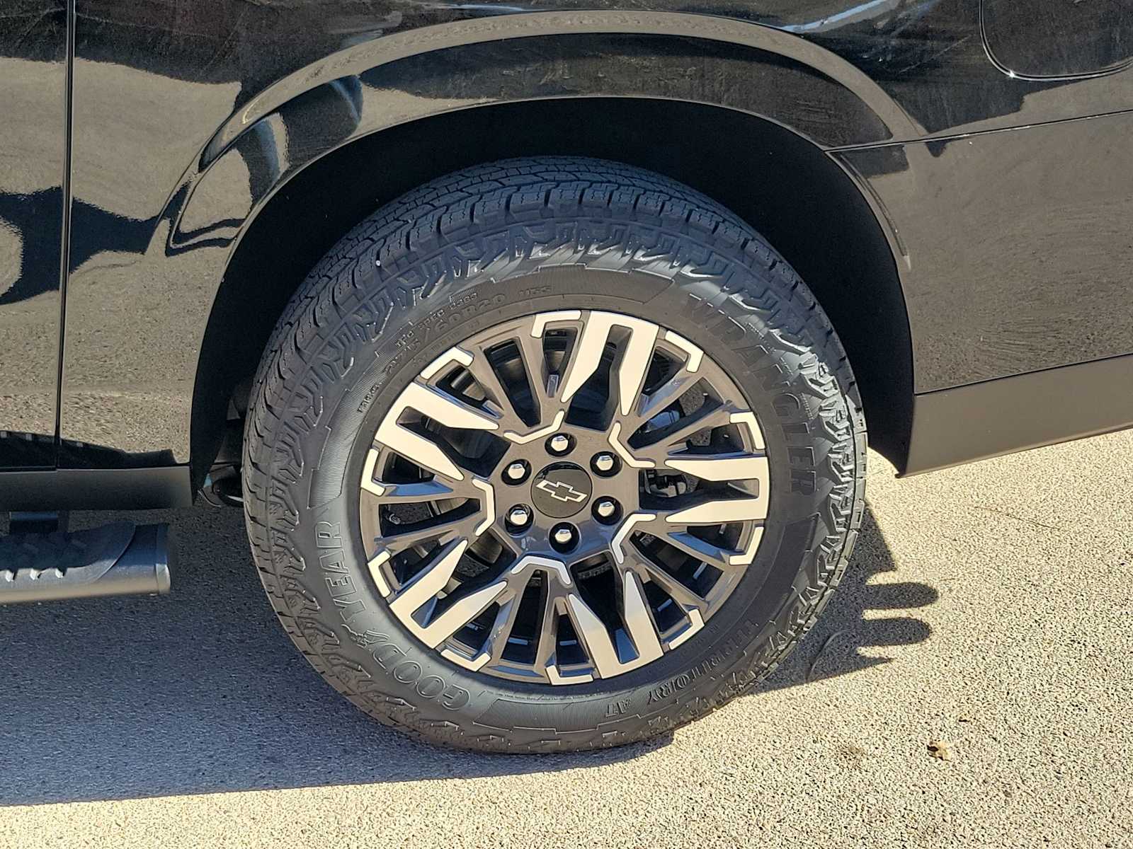 Thumbnail: 2026 Chevrolet Suburban - 8