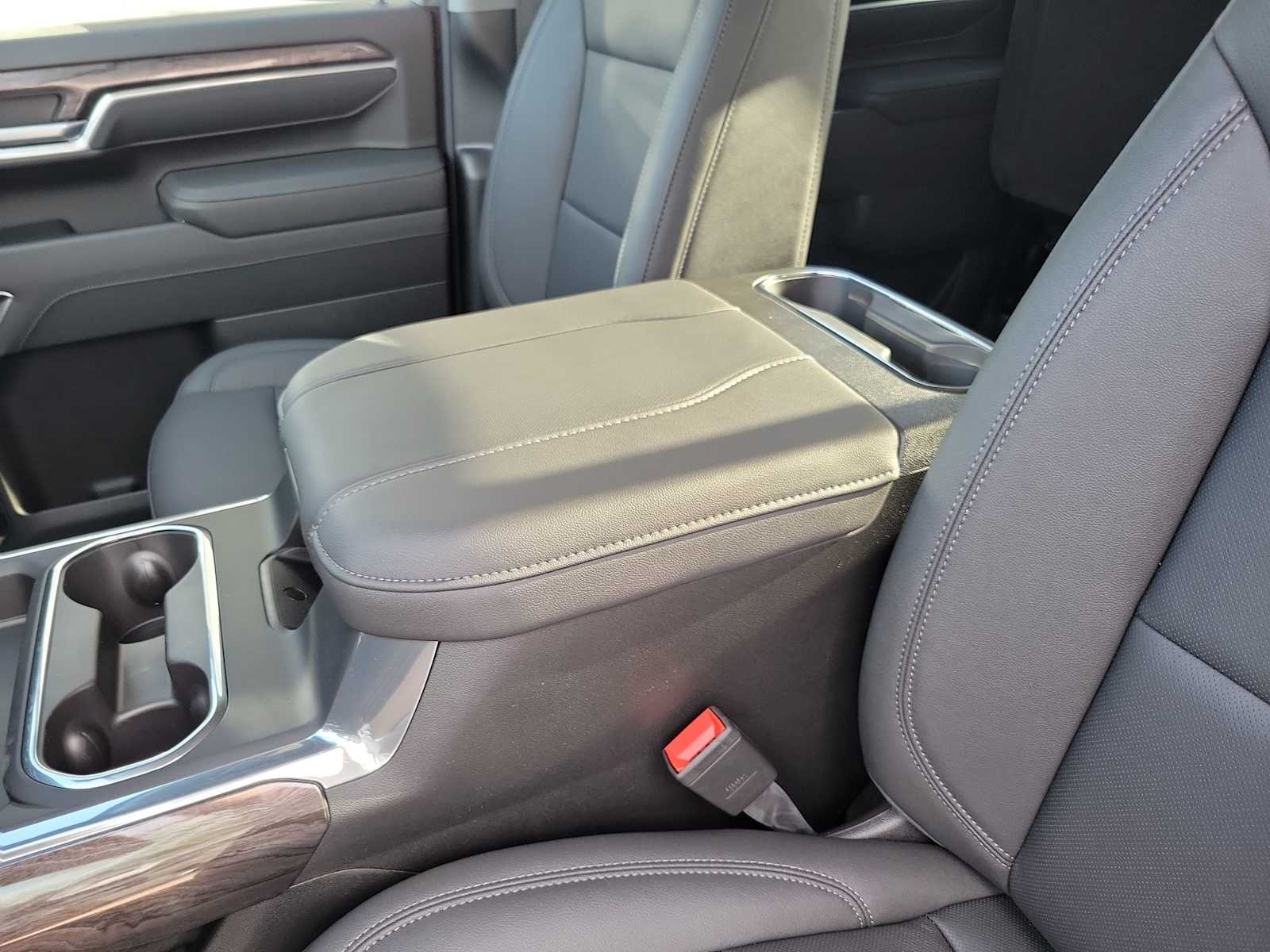 Thumbnail: 2026 Chevrolet Silverado 3500 - 16