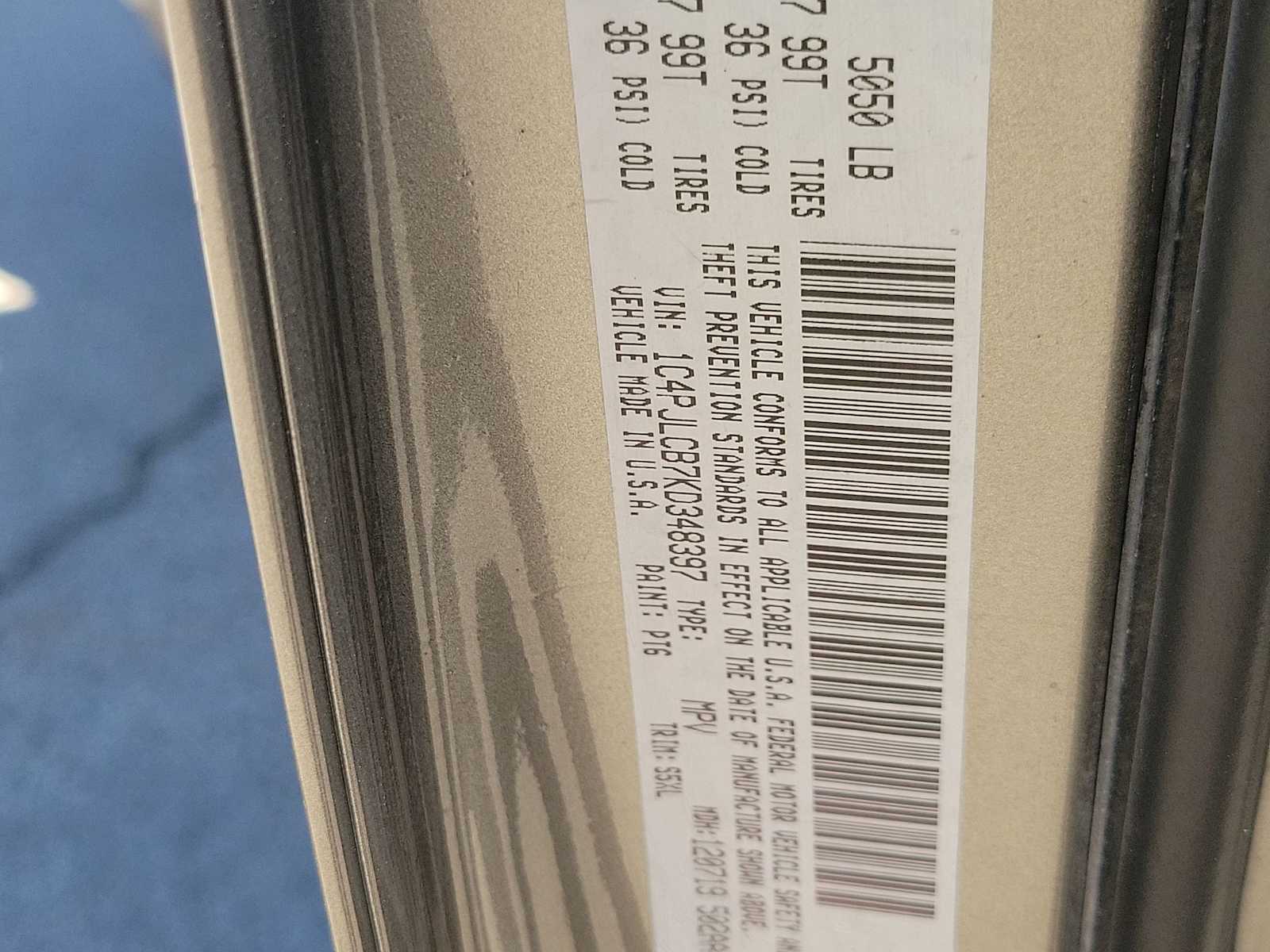 Thumbnail: 2019 Jeep Cherokee - 17