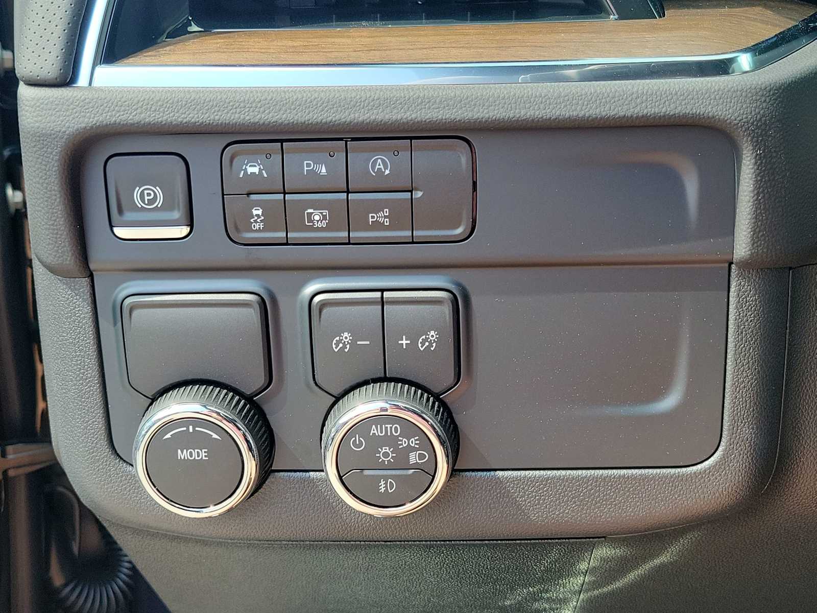 Thumbnail: 2025 Chevrolet Tahoe - 19