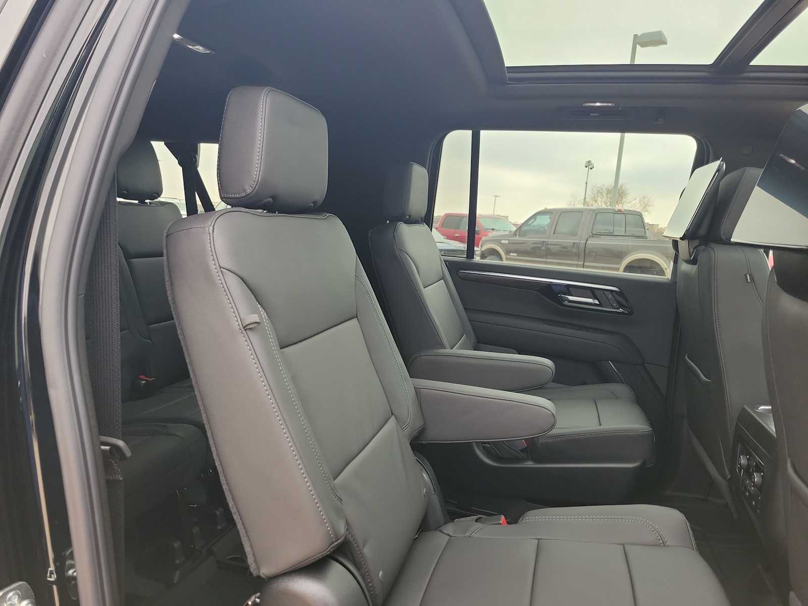 Thumbnail: 2026 Chevrolet Suburban - 9