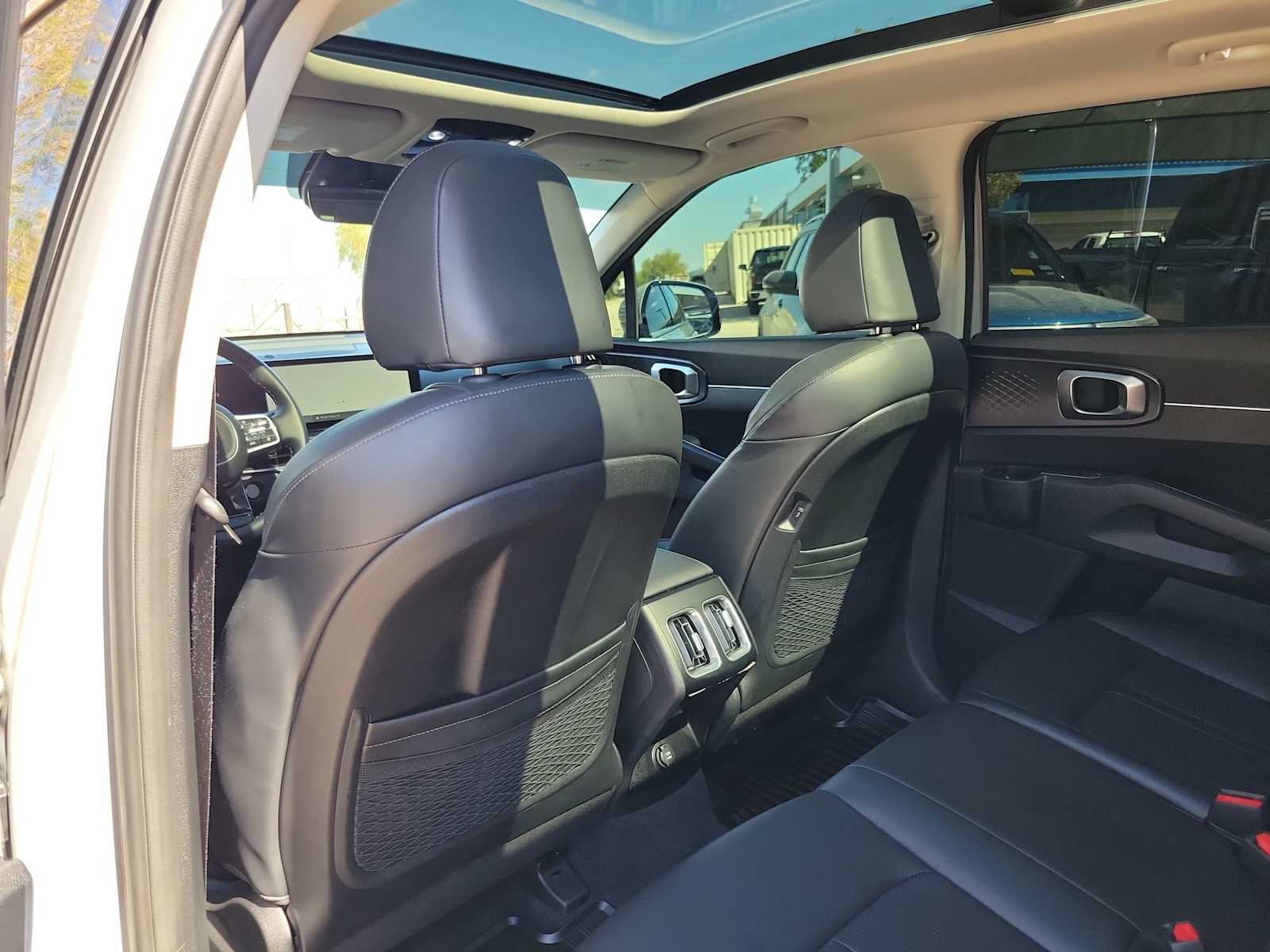 Thumbnail: 2025 Kia Sorento - 12