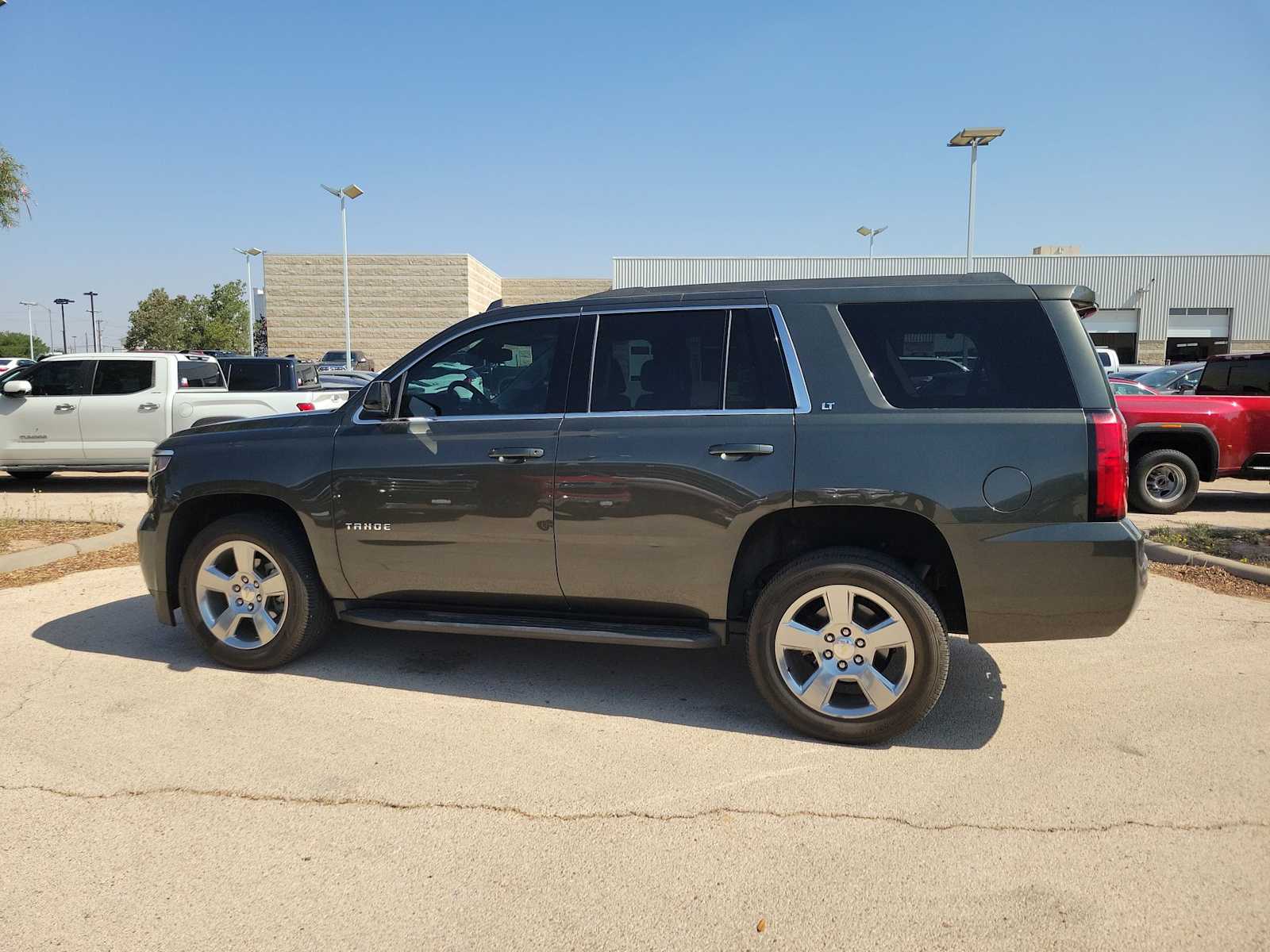 Thumbnail: 2019 Chevrolet Tahoe - 3