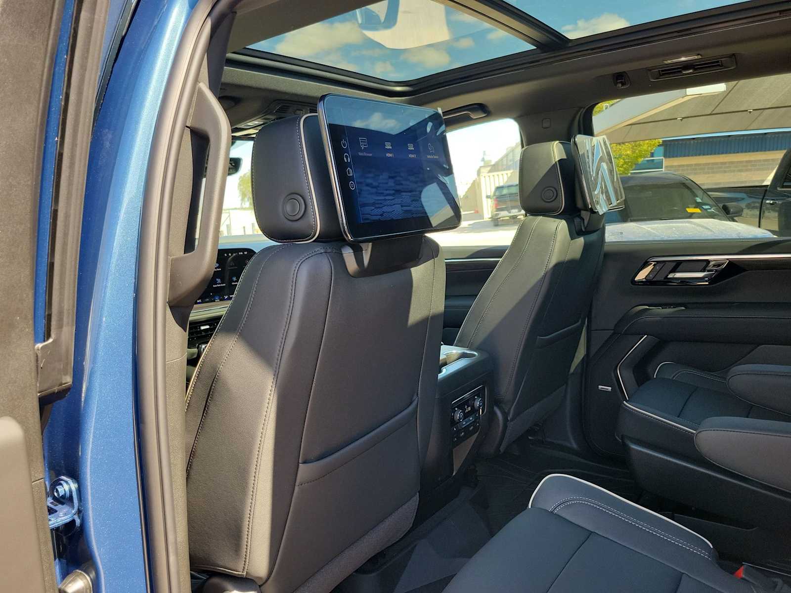 Thumbnail: 2026 Chevrolet Suburban - 12