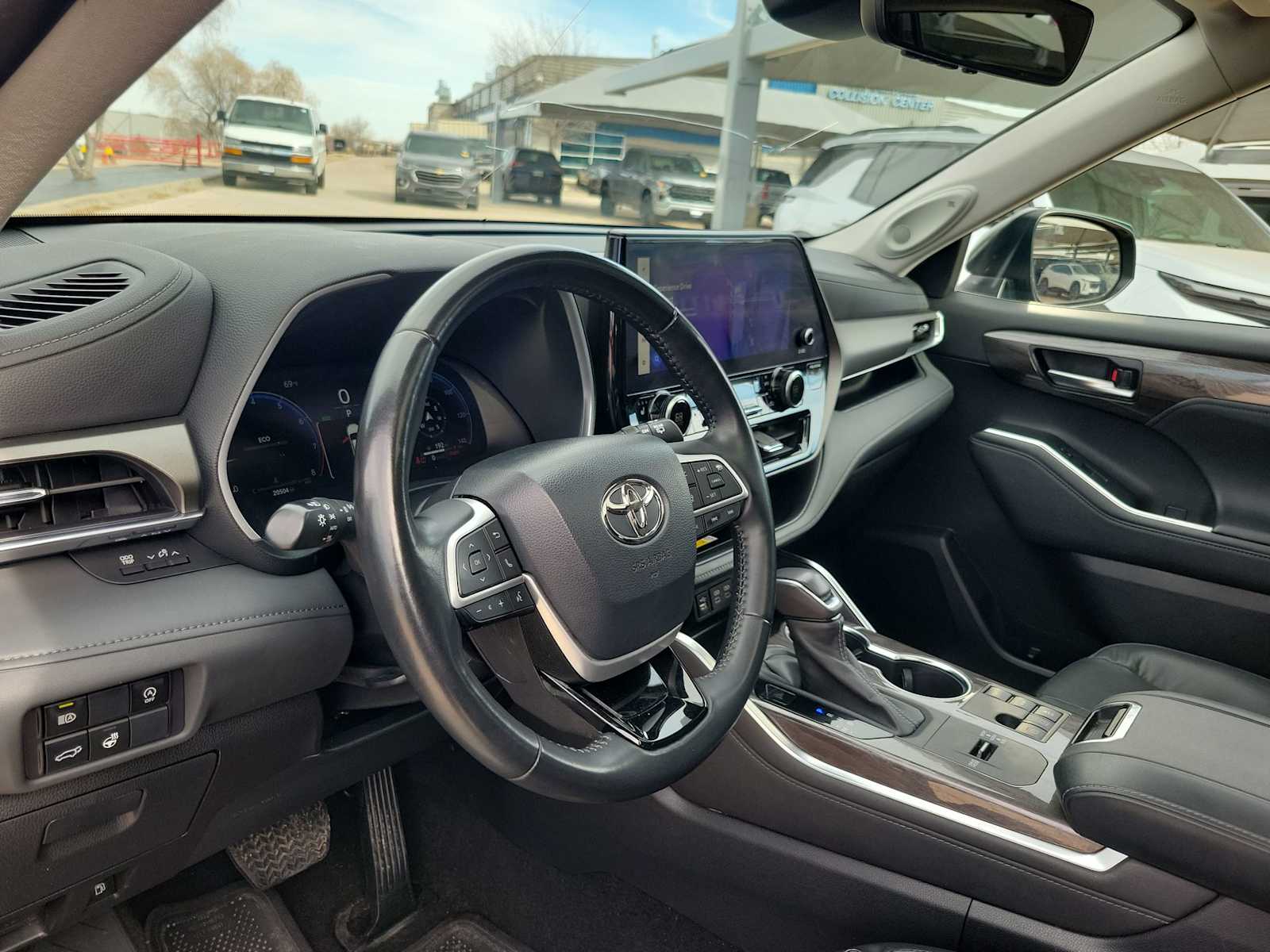 Thumbnail: 2023 Toyota Highlander - 2