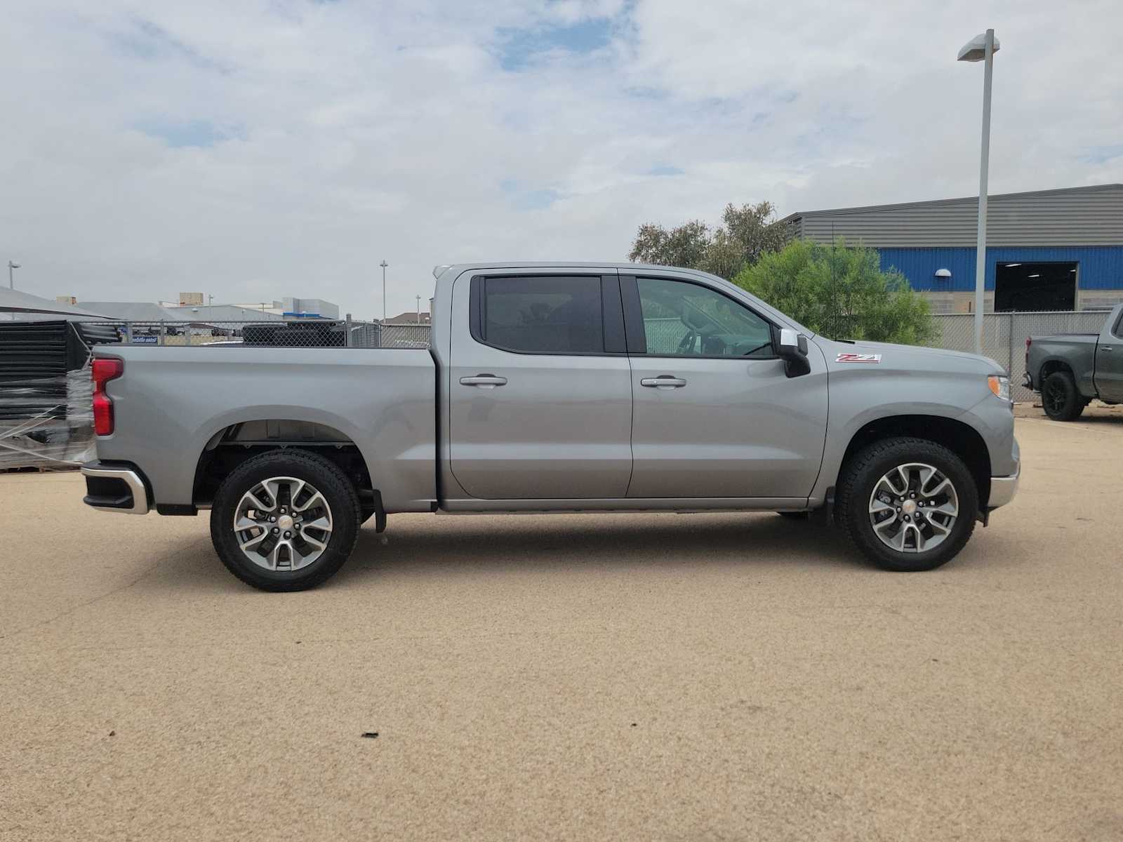 Thumbnail: 2026 Chevrolet Silverado 1500 - 9