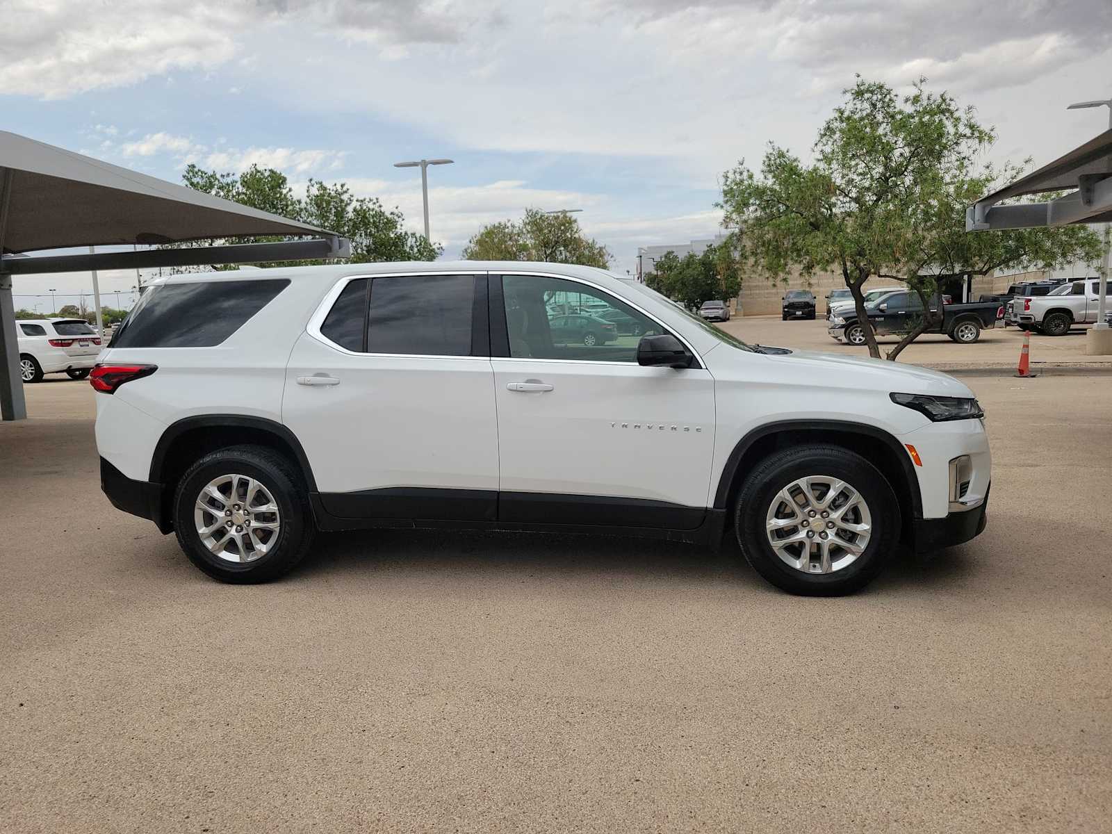 Thumbnail: 2022 Chevrolet Traverse - 9