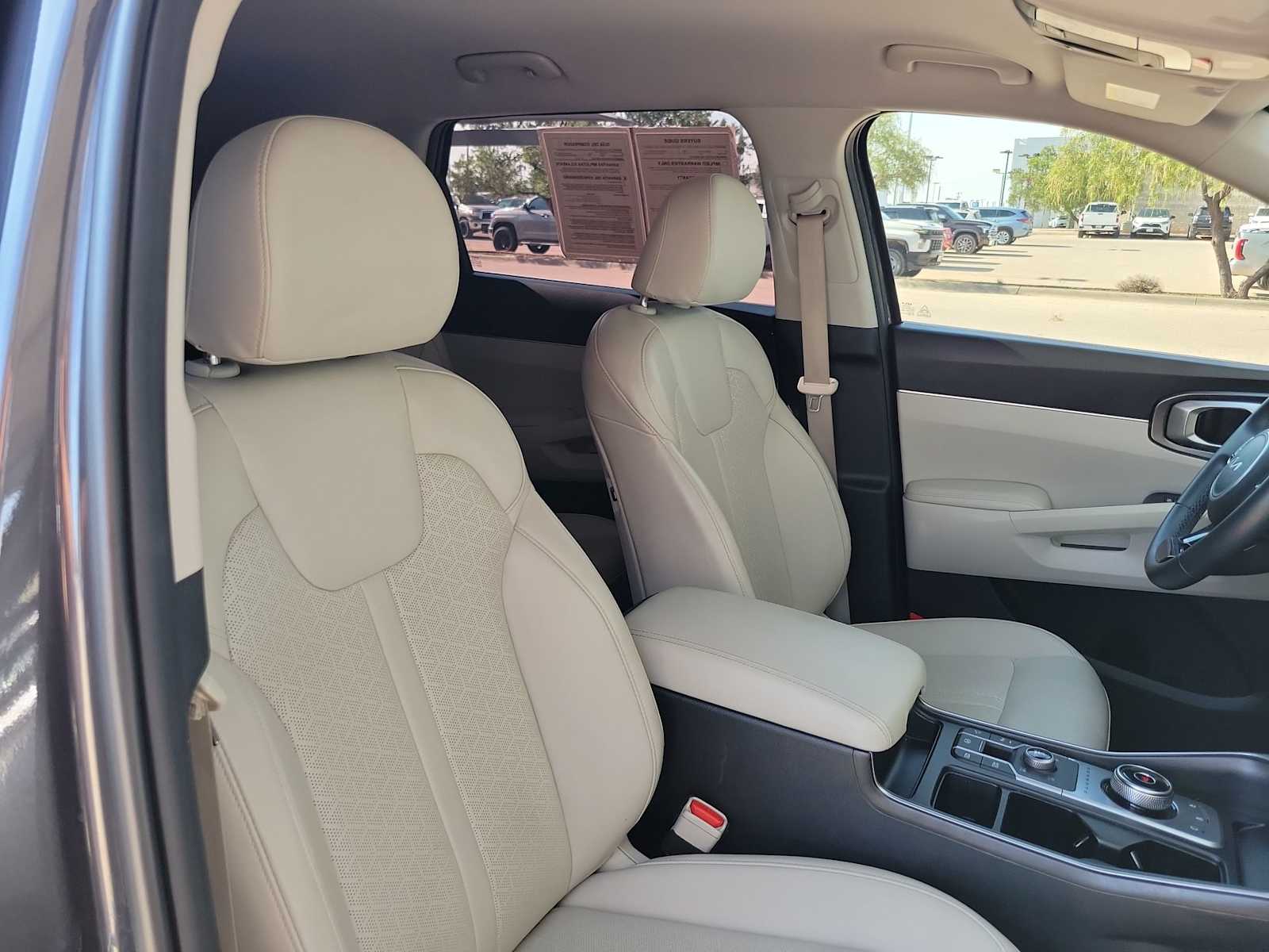 Thumbnail: 2023 Kia Sorento - 14