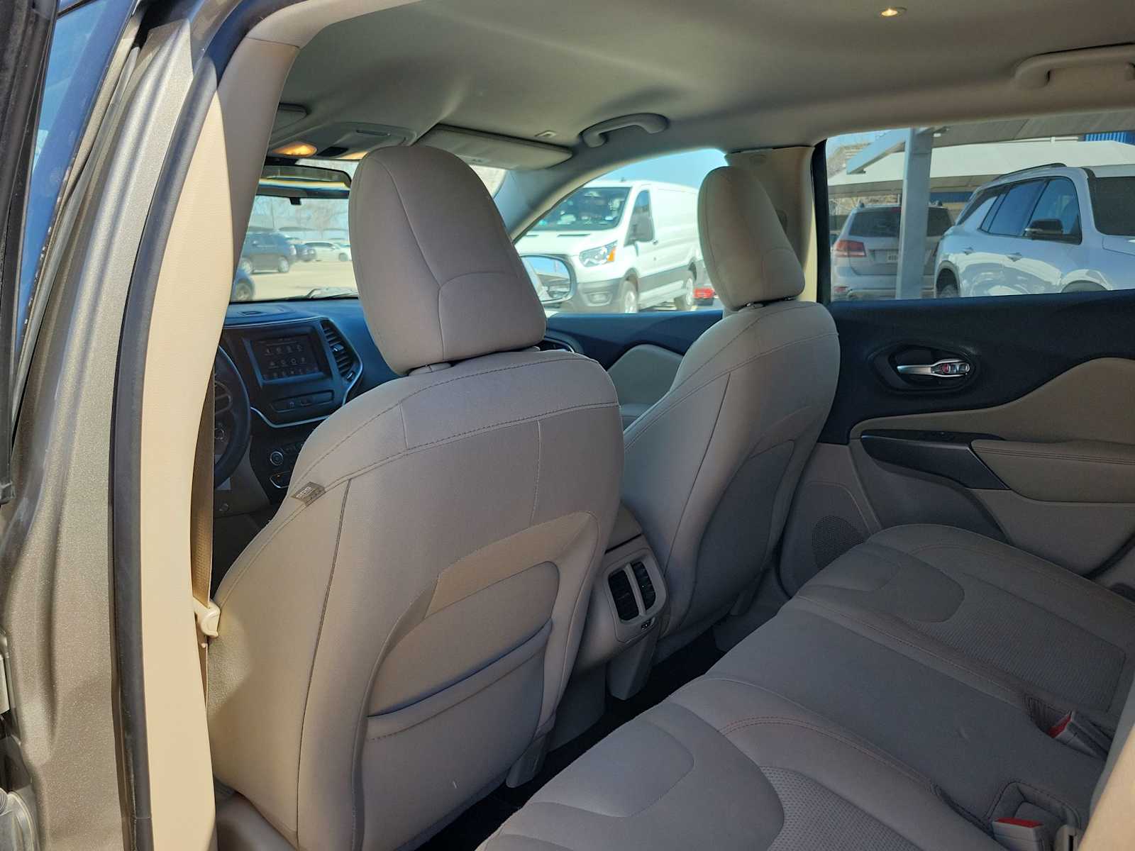 Thumbnail: 2019 Jeep Cherokee - 8