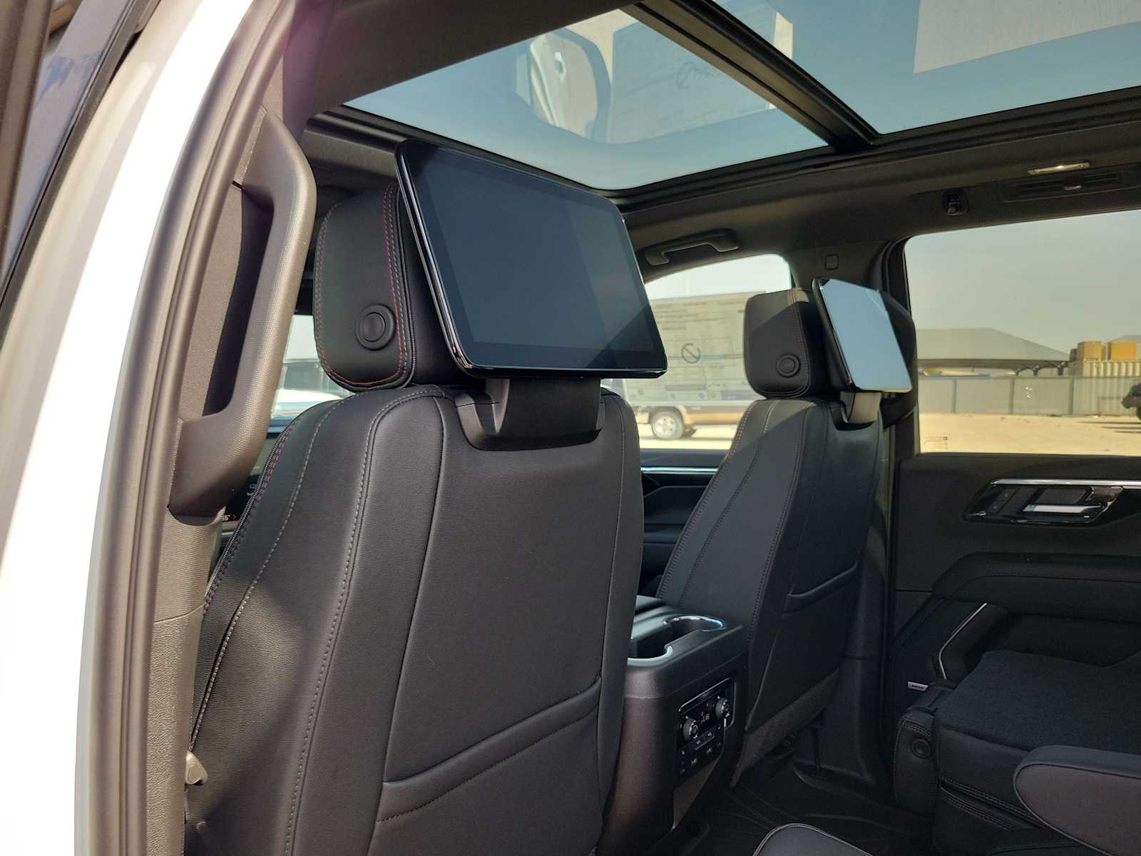 Thumbnail: 2026 Chevrolet Tahoe - 16