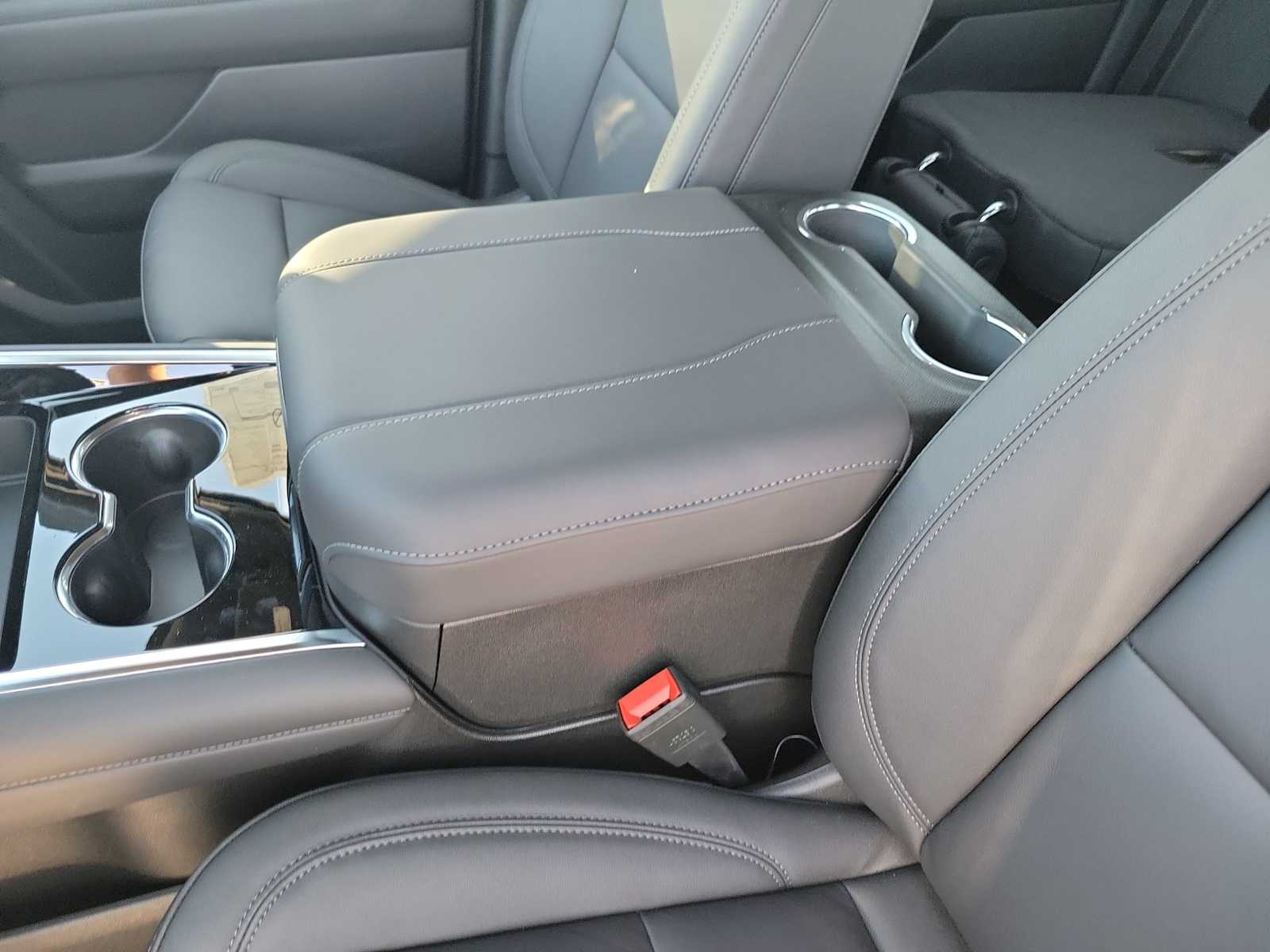 Thumbnail: 2026 Chevrolet Suburban - 16