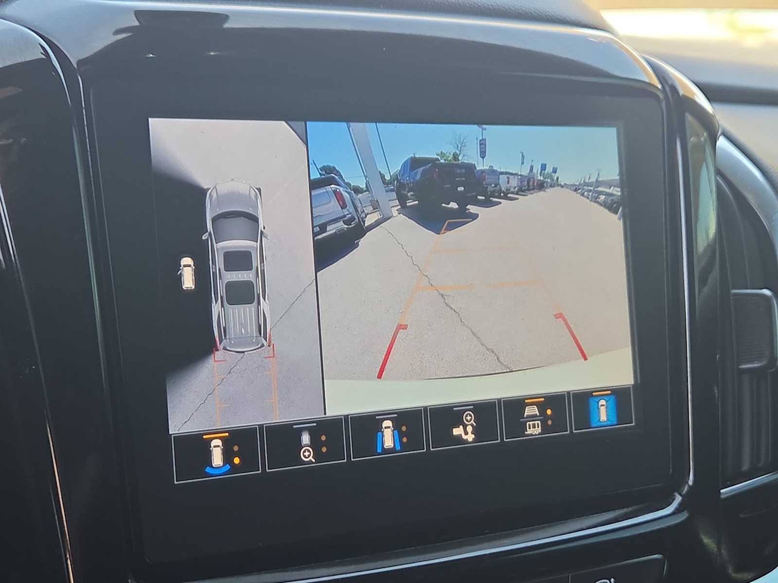 Thumbnail: 2023 Chevrolet Traverse - 24