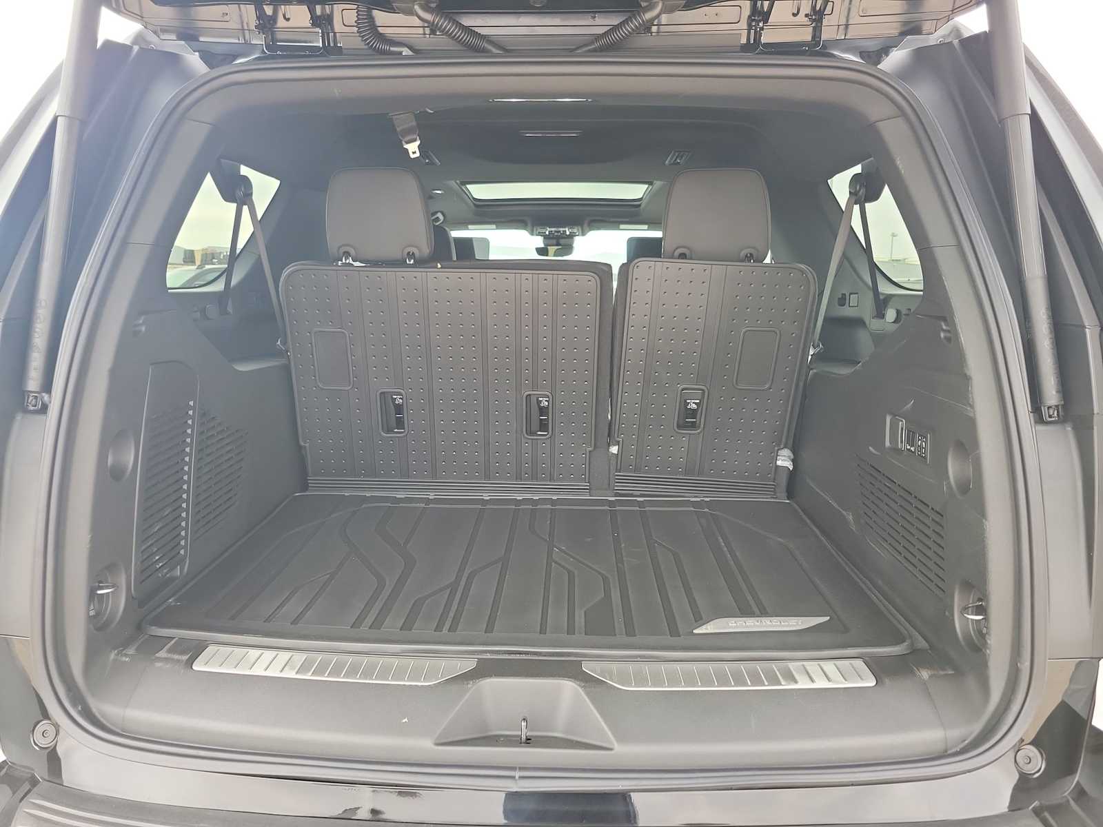 Thumbnail: 2026 Chevrolet Suburban - 15