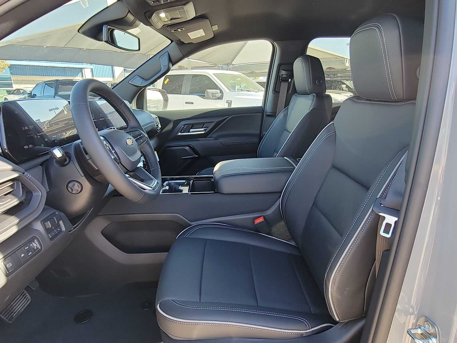 Thumbnail: 2025 Chevrolet Silverado EV - 13