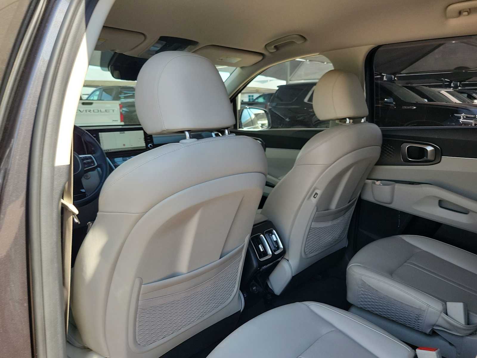 Thumbnail: 2023 Kia Sorento - 12