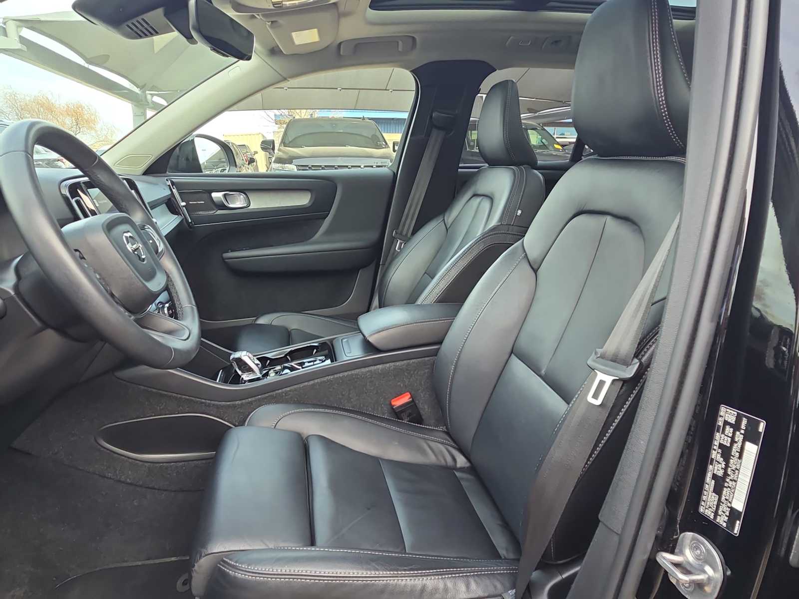 Thumbnail: 2023 Volvo XC40 - 13