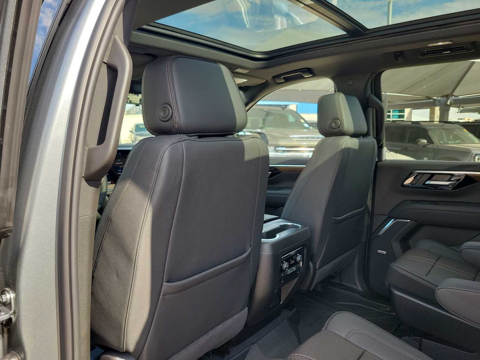 Thumbnail: 2026 Chevrolet Suburban - 12